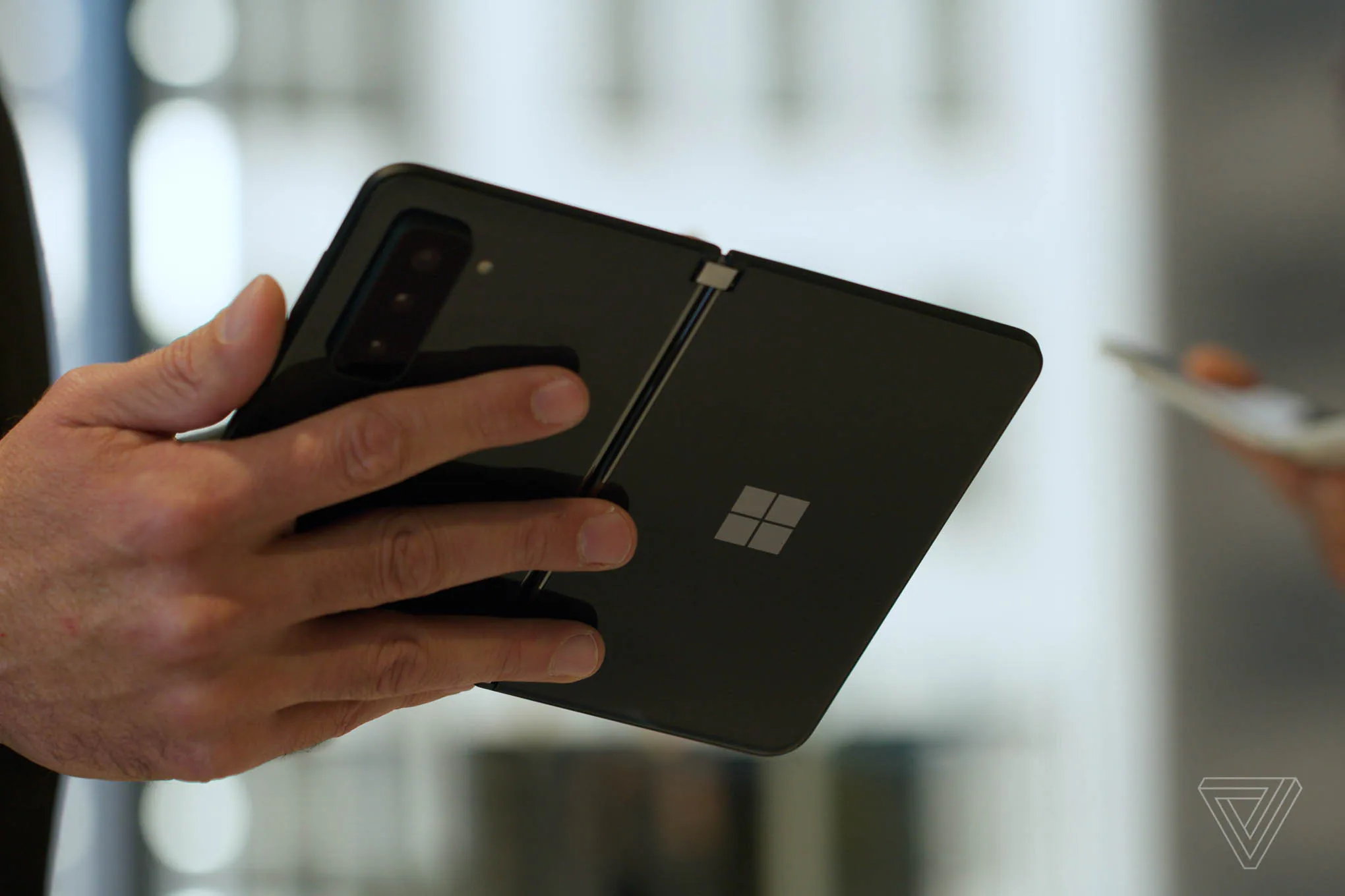 Microsoft ra mắt Surface Duo 2 mới với màn hình 90Hz, nâng cấp camera cùng chip Snapdragon 888