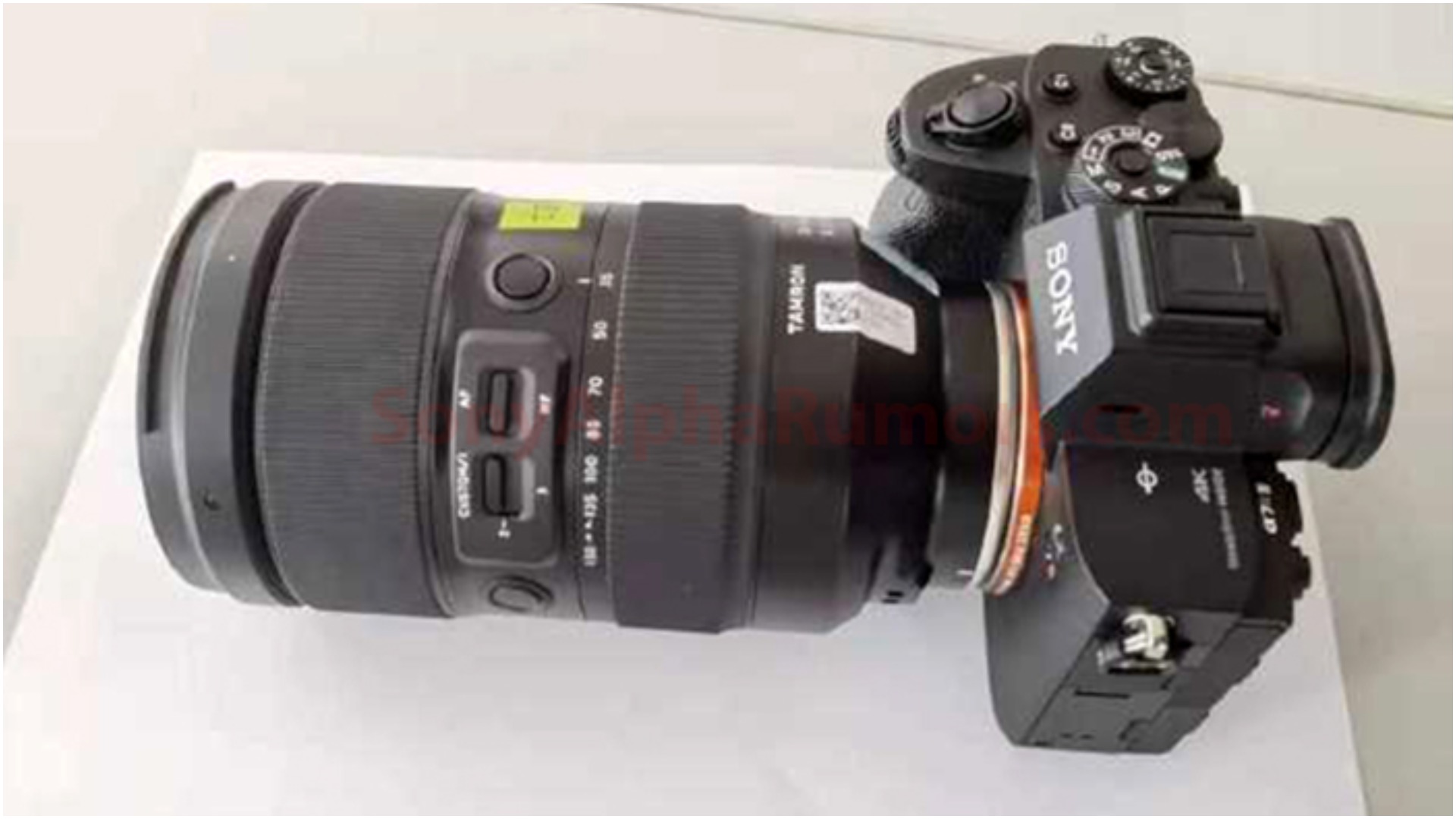 Tiếp tục xuất hiện hình ảnh ống kính Tamron 35-150mm F2.0-2.8 trên máy ảnh Sony