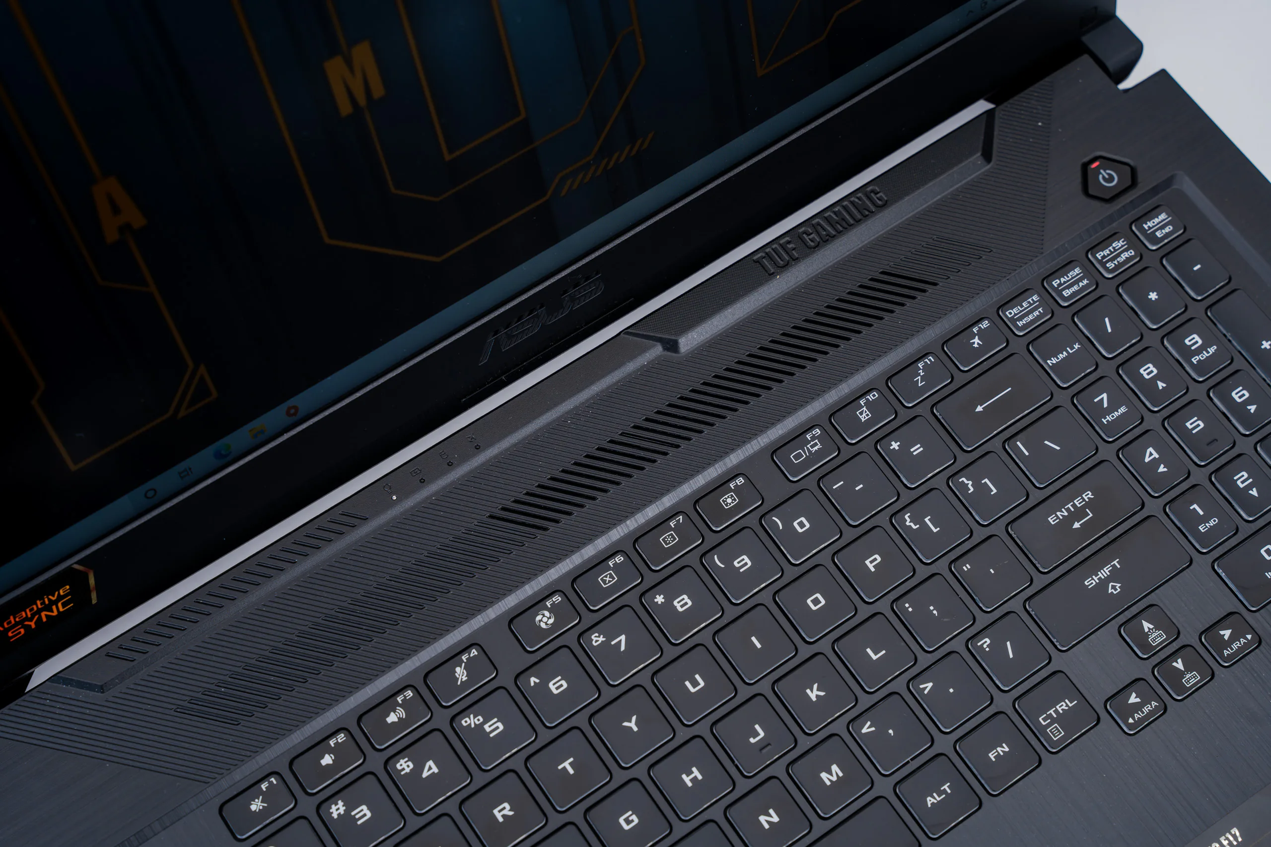 Trên tay laptop ASUS TUF Gaming F17 FX706HC thiết kế độc đáo, cấu hình mạnh mẽ