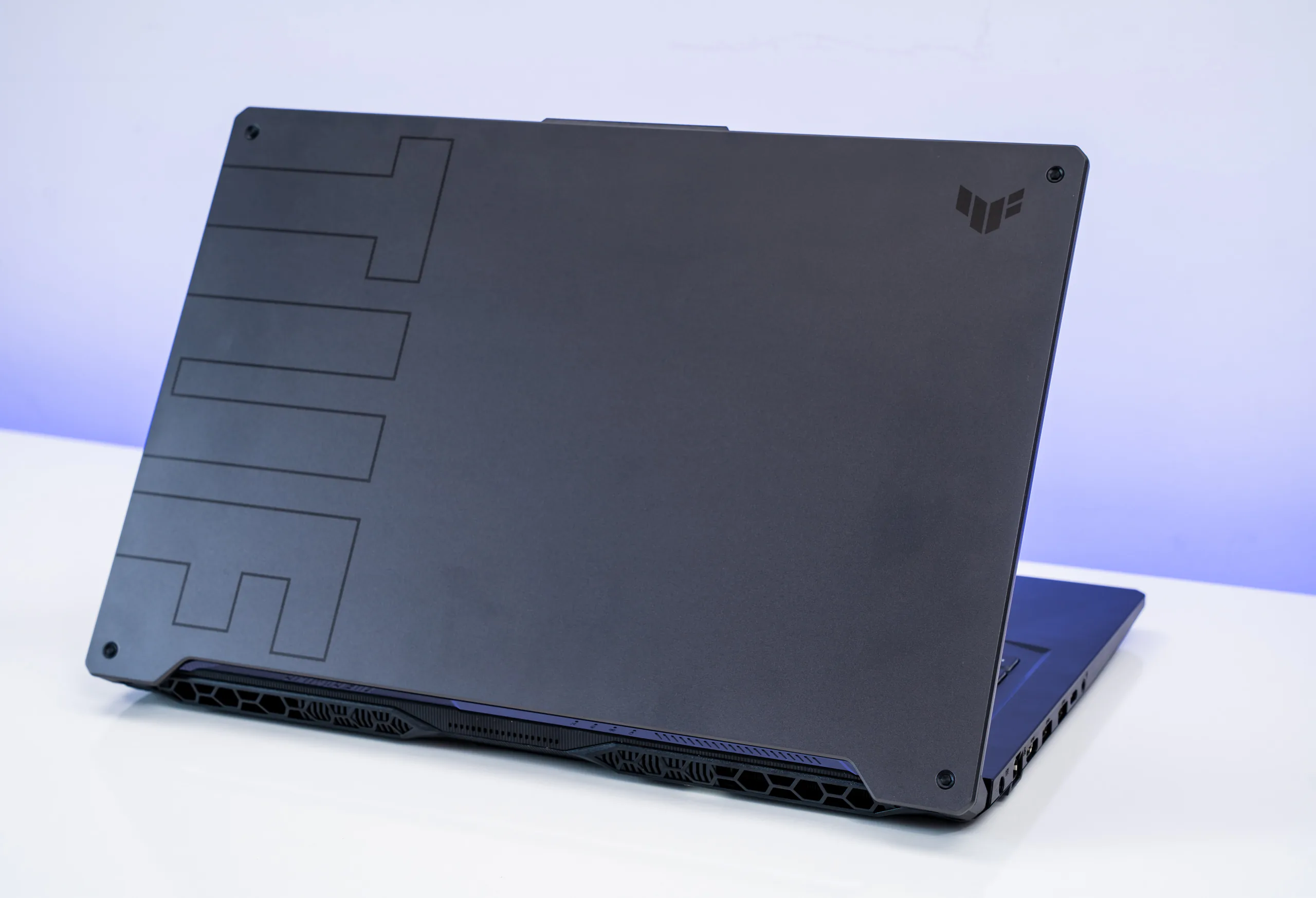 Trên tay laptop ASUS TUF Gaming F17 FX706HC thiết kế độc đáo, cấu hình mạnh mẽ