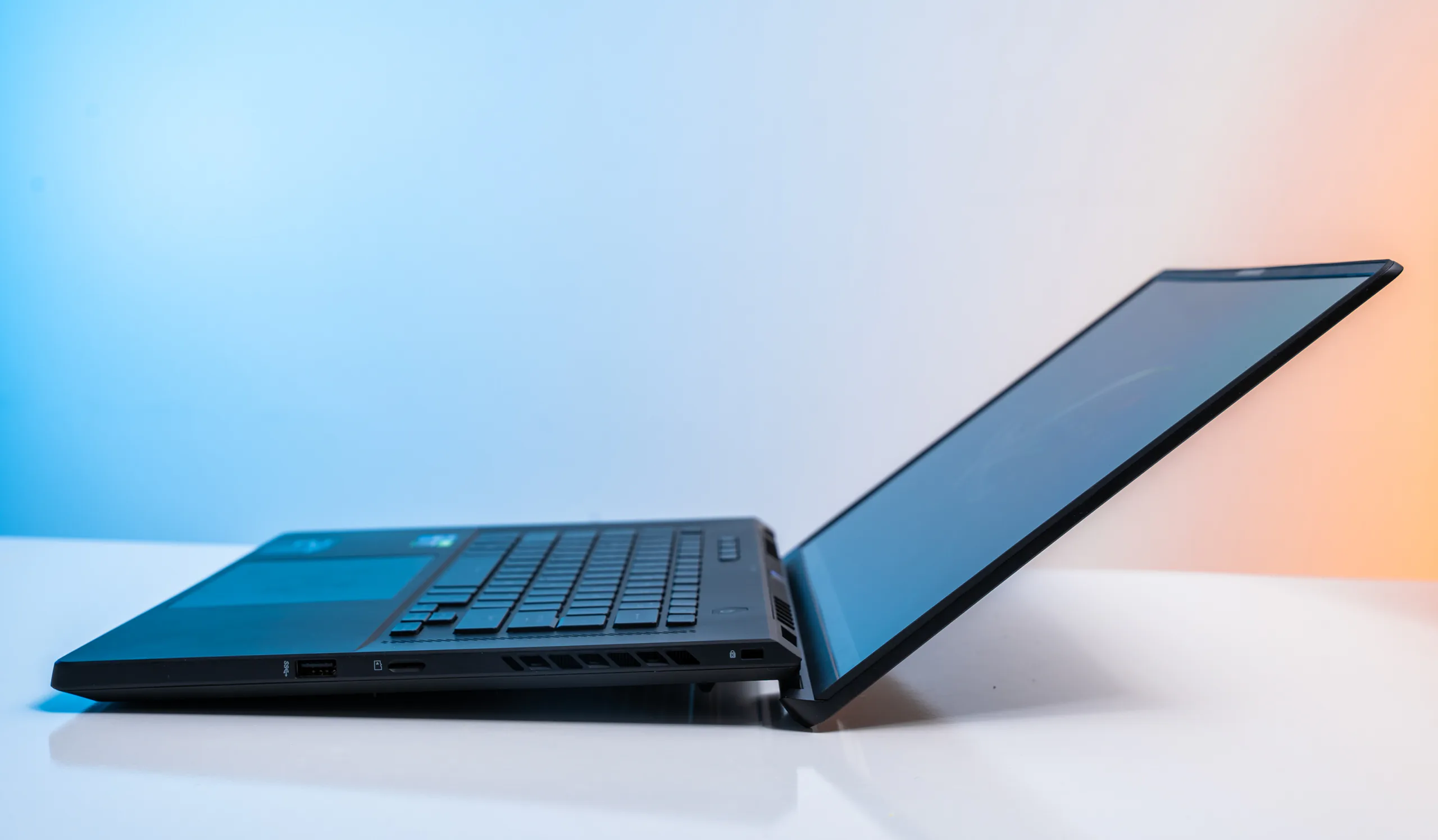 Trên tay ROG Zephyrus M16 siêu mỏng, siêu mạnh với bộ xử lý Intel thế hệ 11 mới