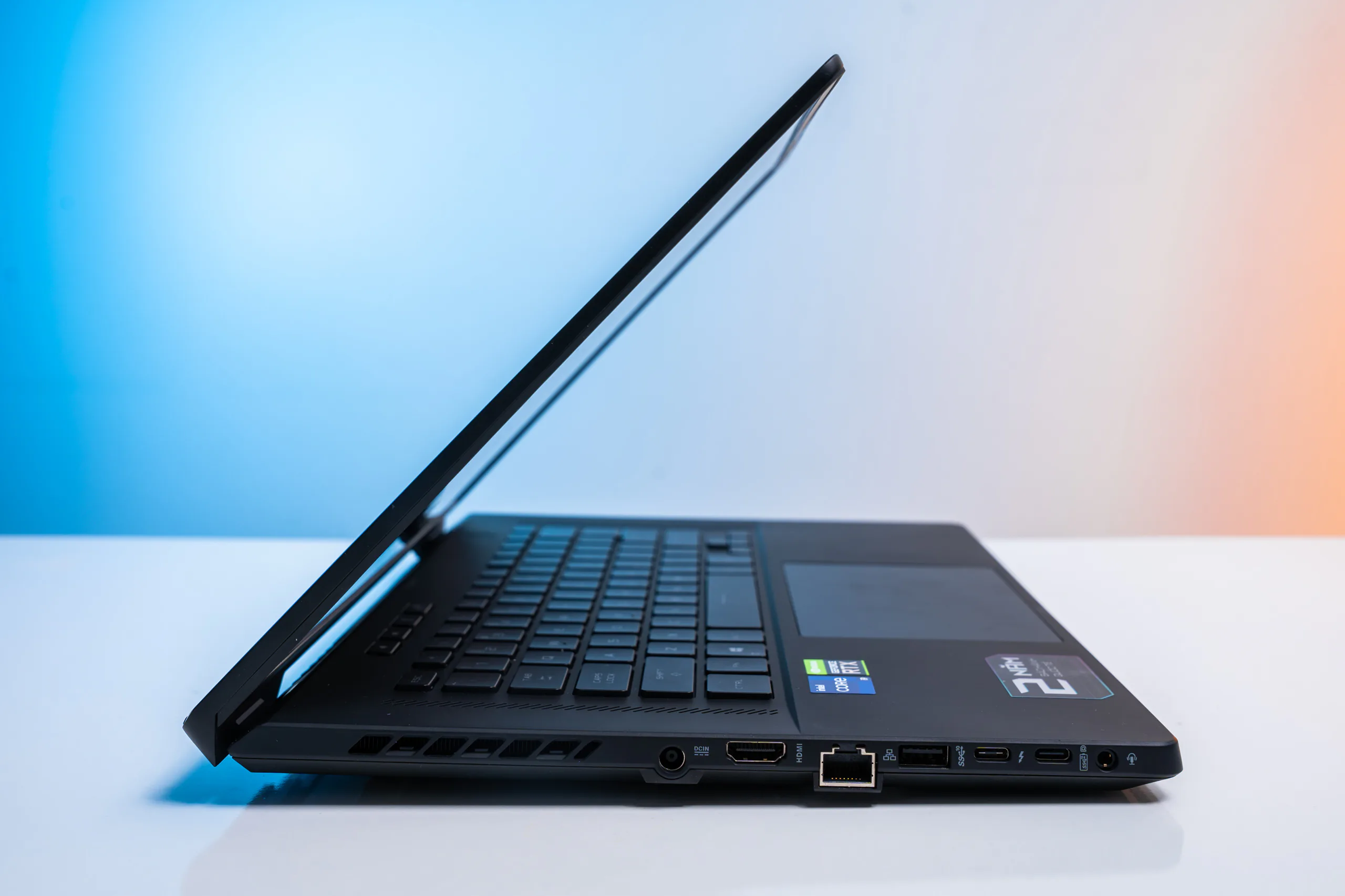 Trên tay ROG Zephyrus M16 siêu mỏng, siêu mạnh với bộ xử lý Intel thế hệ 11 mới