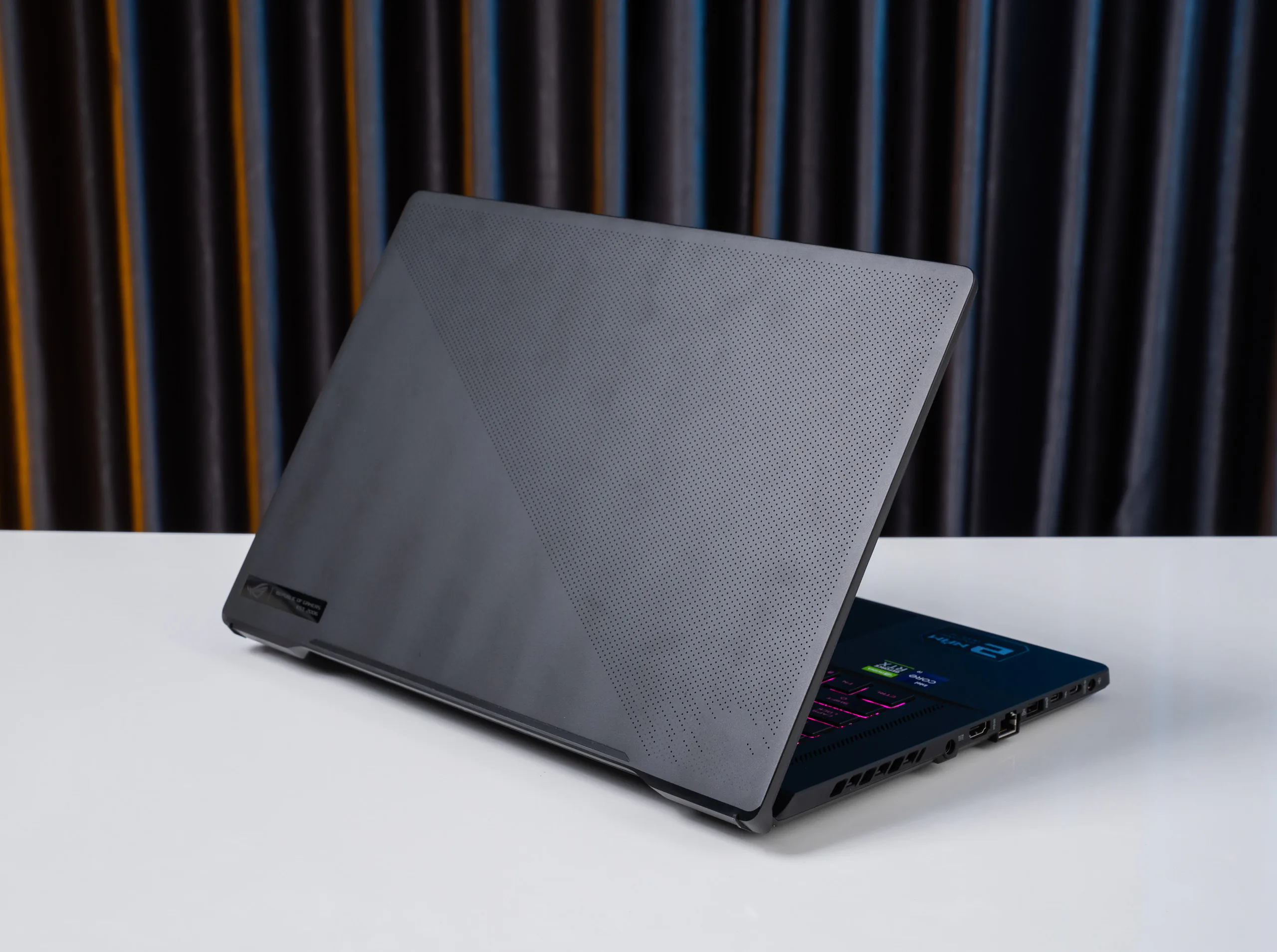 Trên tay ROG Zephyrus M16 siêu mỏng, siêu mạnh với bộ xử lý Intel thế hệ 11 mới