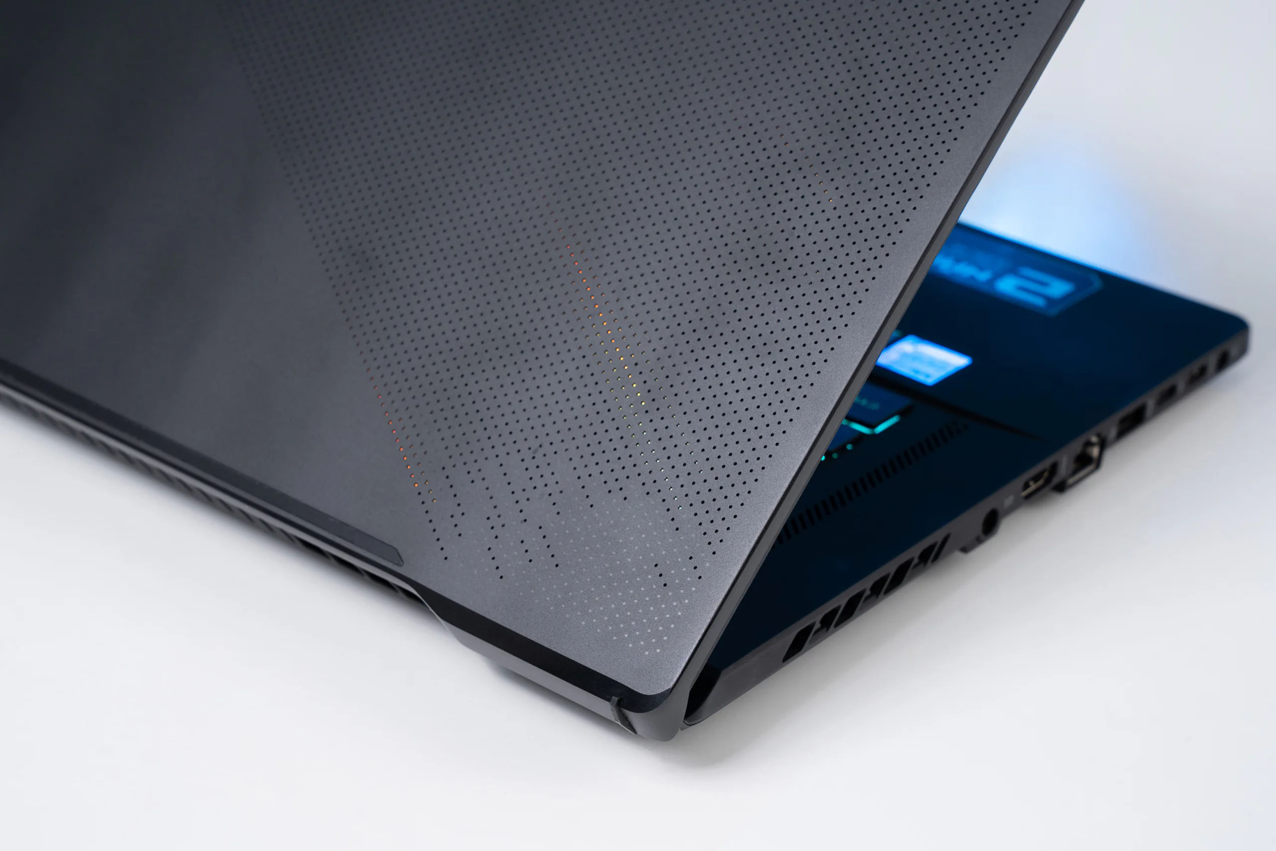 Trên tay ROG Zephyrus M16 siêu mỏng, siêu mạnh với bộ xử lý Intel thế hệ 11 mới