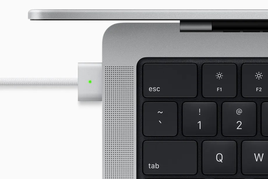 Apple mang sạc Magsafe 3 trở lại với MacBook Pro mới