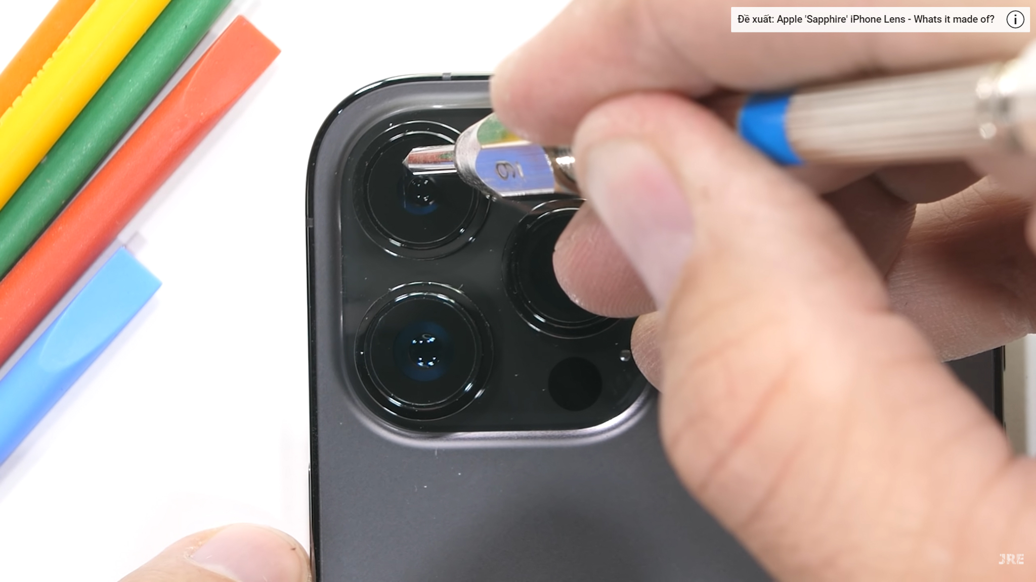 Kiểm tra độ bền iPhone 13 Pro Max: Smartphone cao cấp cứng cáp nhất hiện tại trên thị trường.