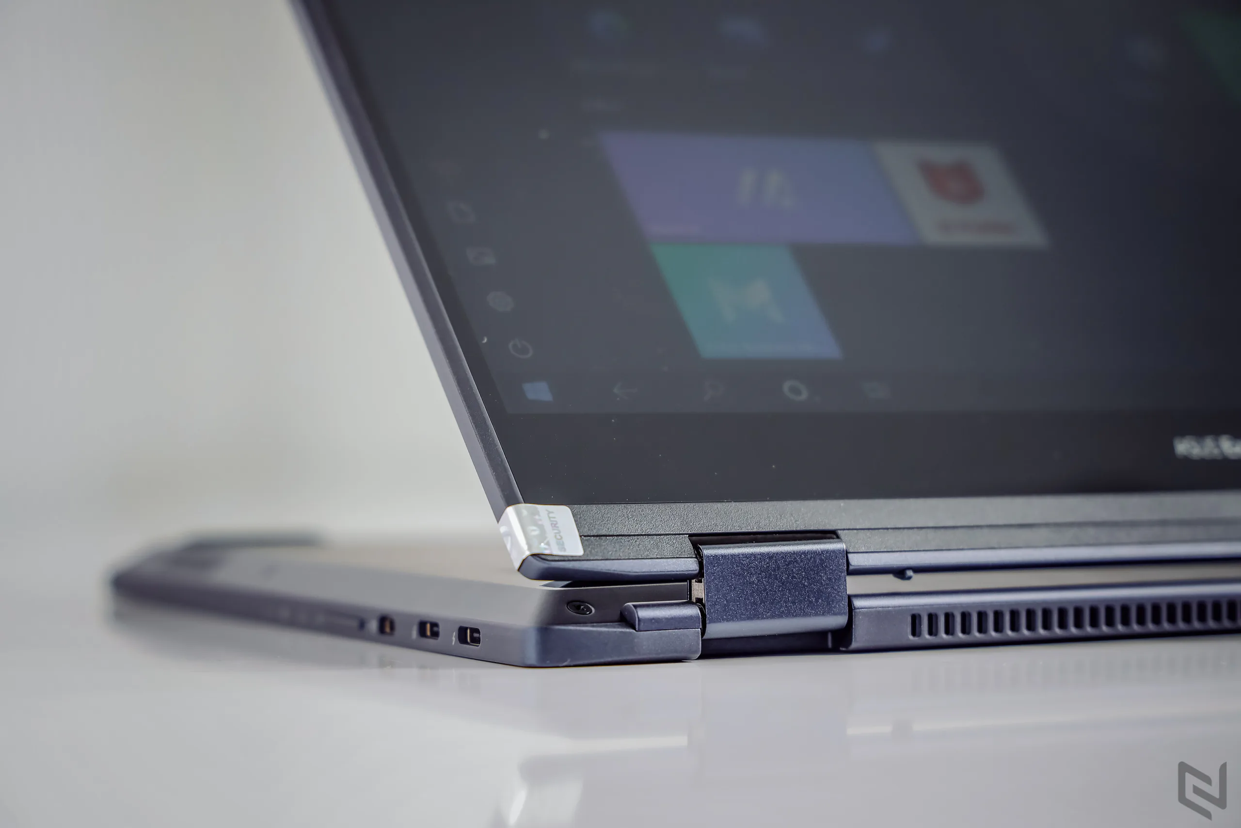 Trên tay laptop doanh nhân ASUS ExpertBook B5 Flip: Sự lựa chọn hoàn hảo cho nhu cầu công việc
