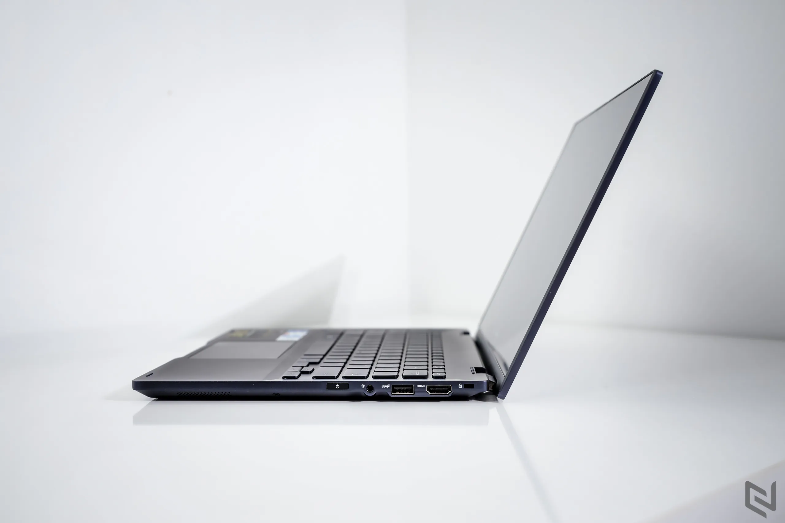 Trên tay laptop doanh nhân ASUS ExpertBook B5 Flip: Sự lựa chọn hoàn hảo cho nhu cầu công việc
