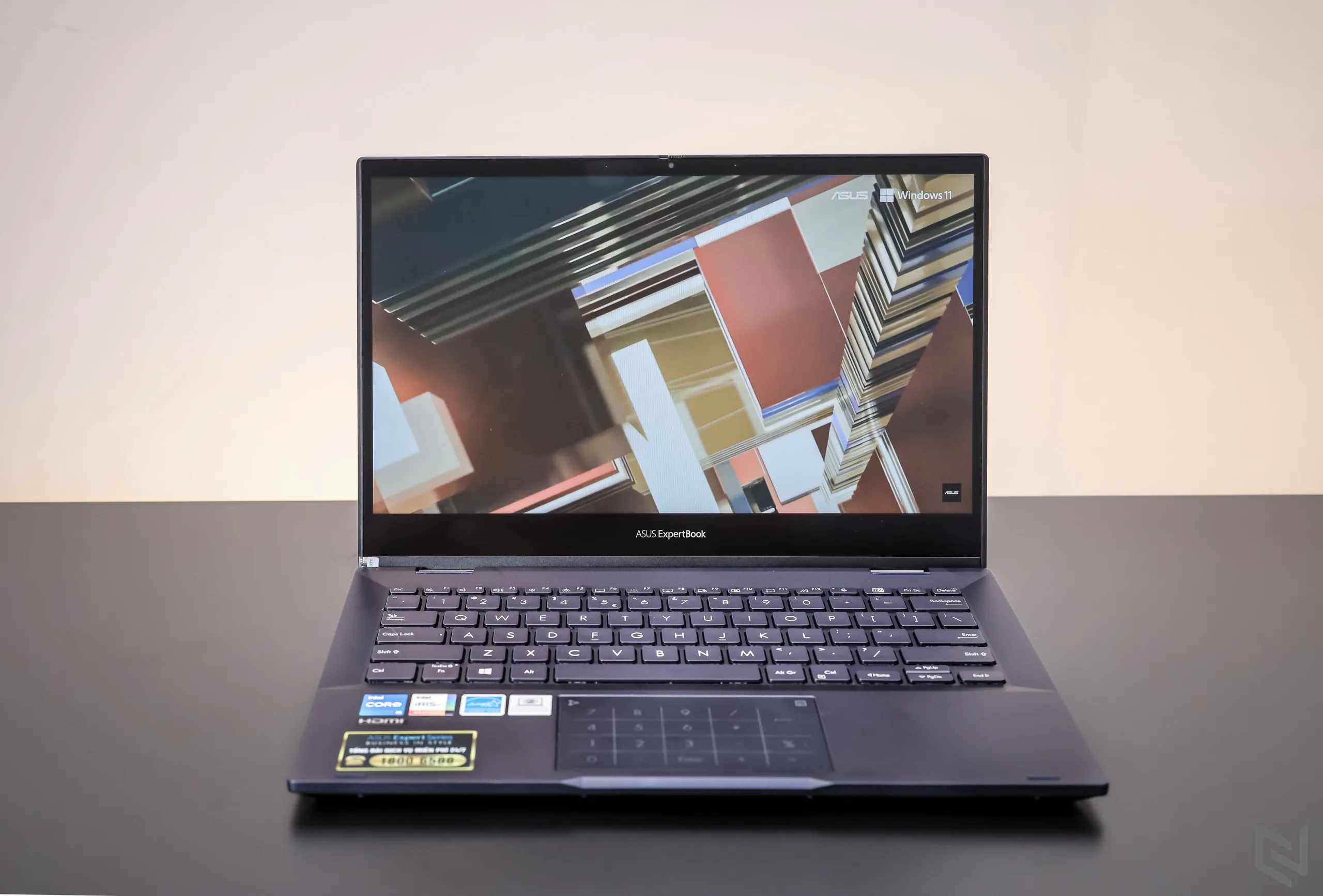 Trên tay laptop doanh nhân ASUS ExpertBook B5 Flip: Sự lựa chọn hoàn hảo cho nhu cầu công việc