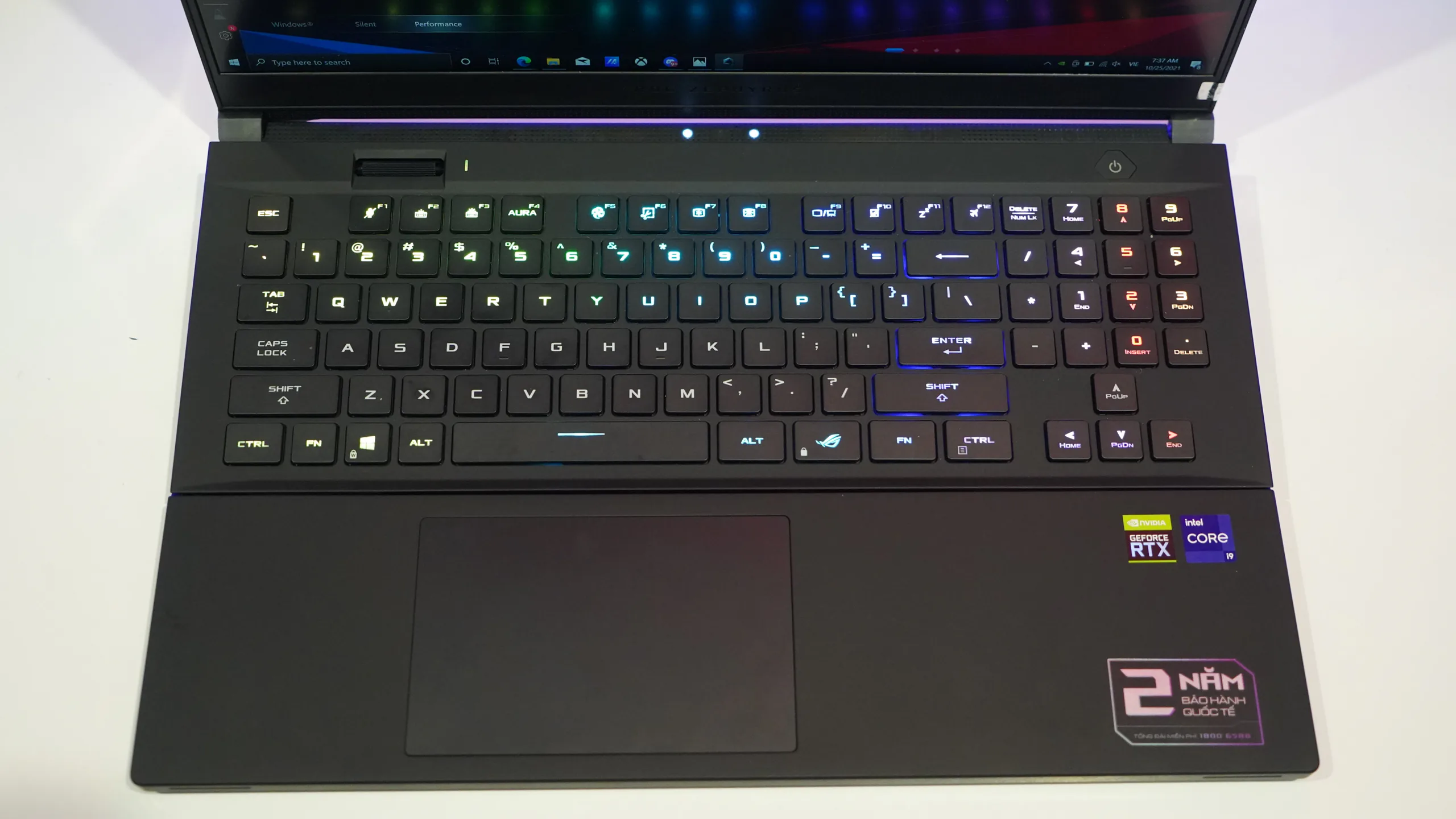 Trên tay laptop ROG Zephyrus S17 từ ASUS: Laptop chơi game và làm việc ưu việt cho người dùng trẻ