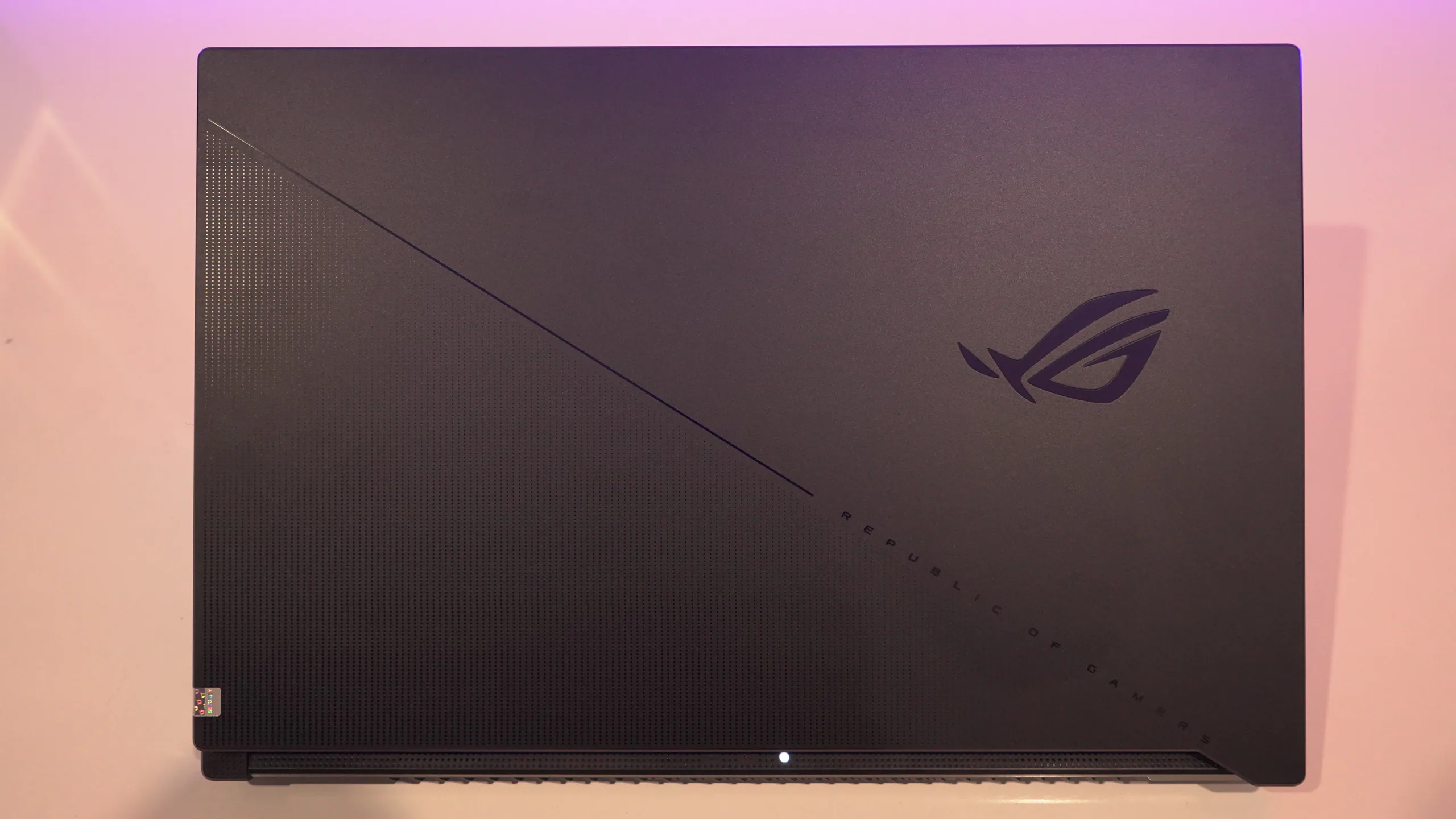 Trên tay laptop ROG Zephyrus S17 từ ASUS: Laptop chơi game và làm việc ưu việt cho người dùng trẻ