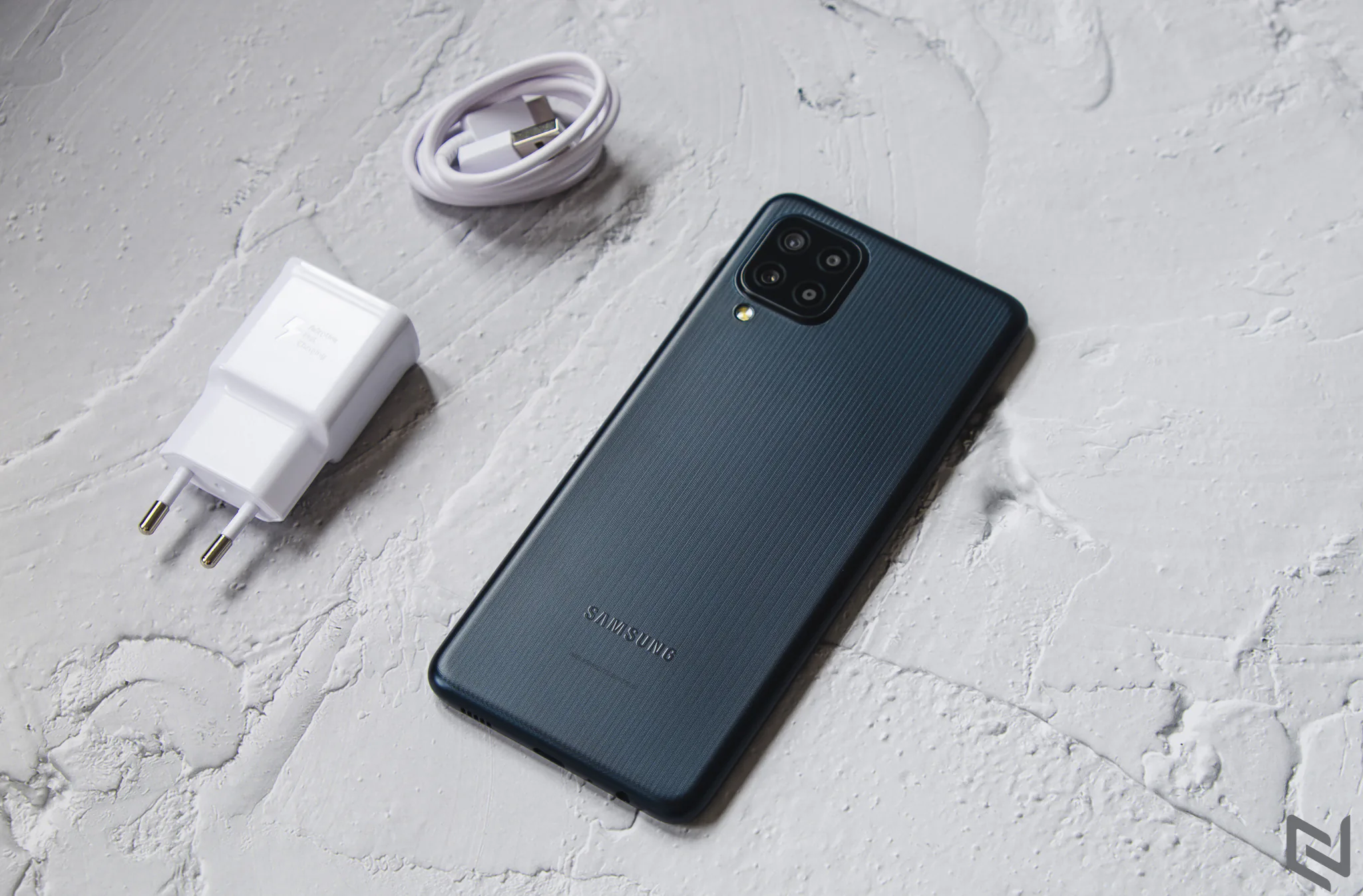 Mở hộp Samsung Galaxy M22: Màn hình đẹp, hiệu năng mạnh mẽ với màn hình tràn viền 90Hz