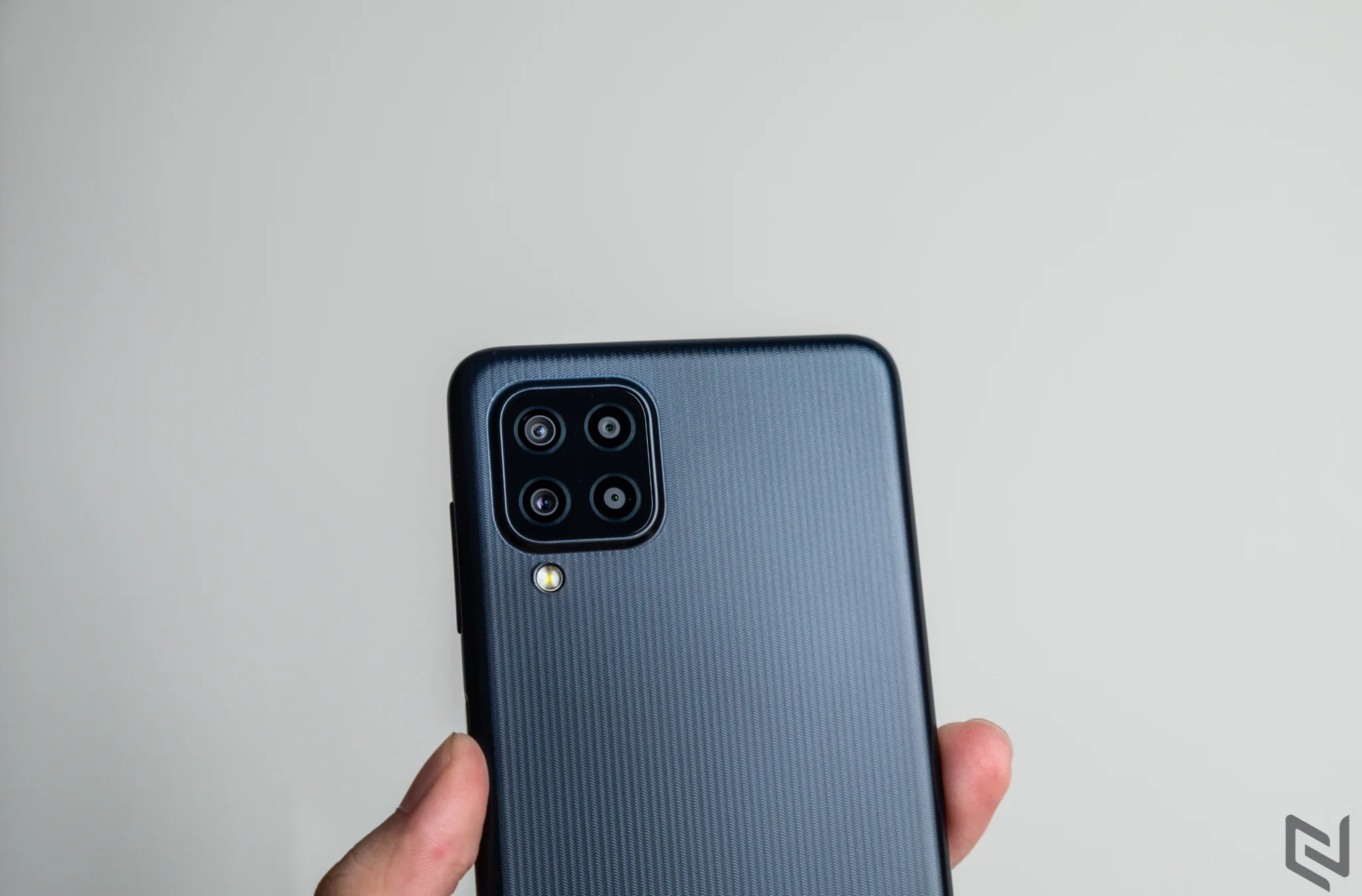 Mở hộp Samsung Galaxy M22: Màn hình đẹp, hiệu năng mạnh mẽ với màn hình tràn viền 90Hz