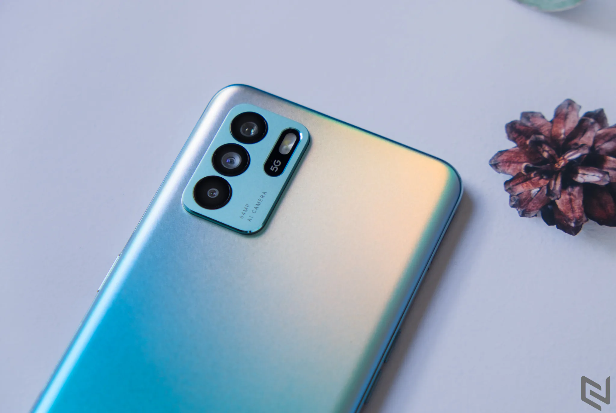 Mẹo chụp ảnh đẹp bằng OPPO Reno6 Z 5G: Chụp chân dung Bokeh Flare đầy nghệ thuật, chụp đêm cũng chuyên nghiệp không kém