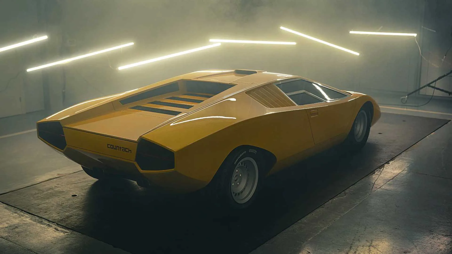 Hồi sinh huyền thoại Lamborghini Countach LP 500 mất đến 25,000 giờ