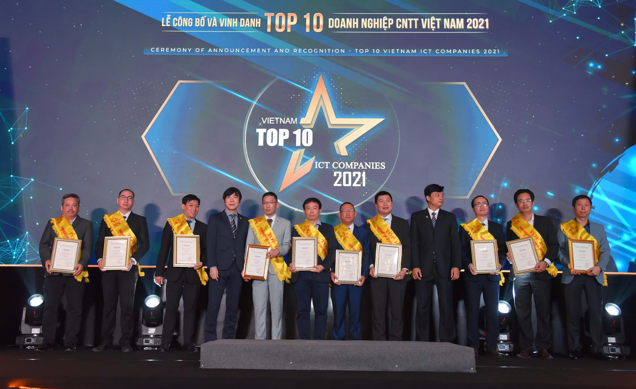 FPT giành 7 giải Top 10 doanh nghiệp CNTT Việt Nam 2021