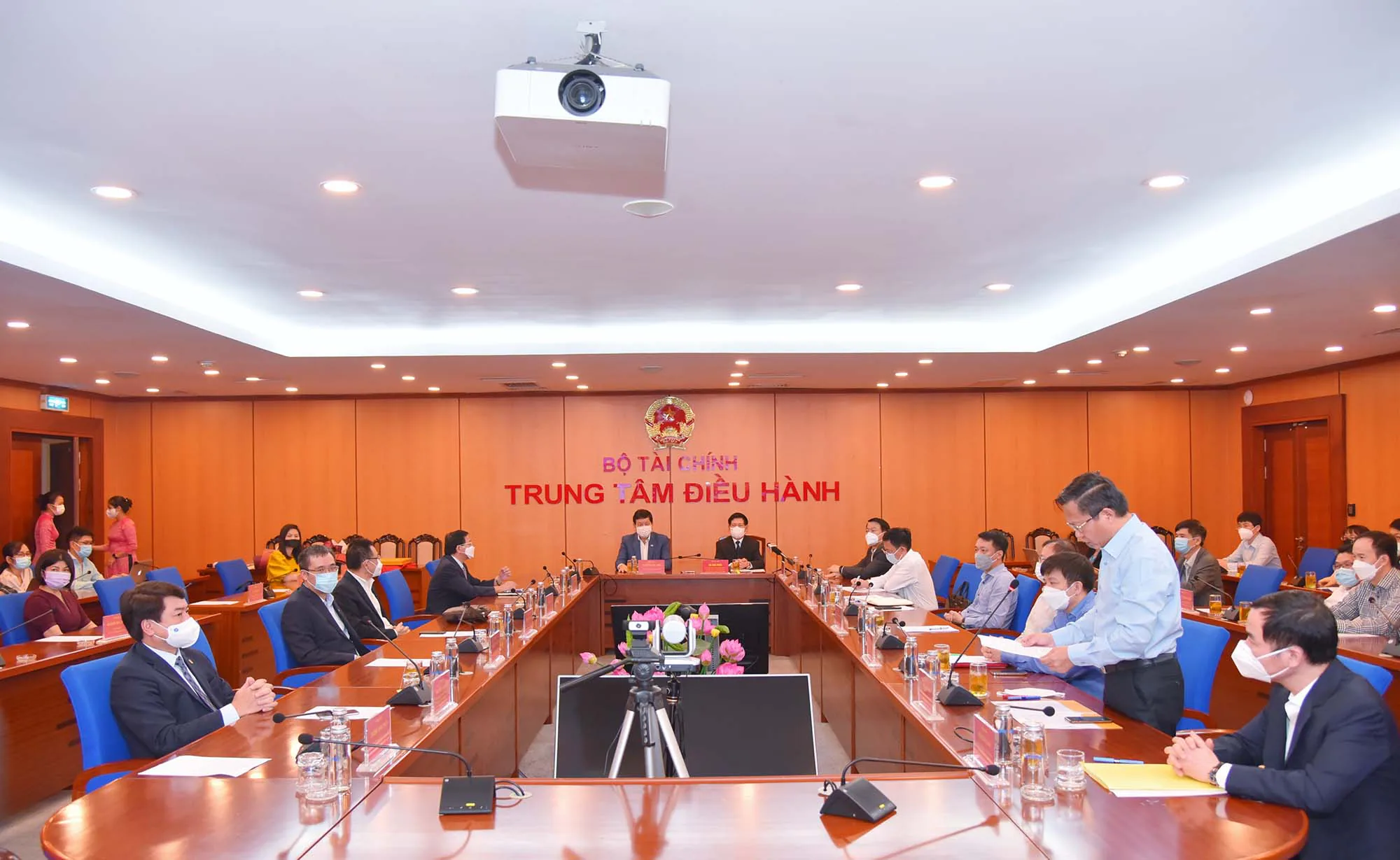 Bộ trưởng Bộ Tài chính tặng thưởng Bằng khen cho Công ty cổ phần FPT và Tập đoàn SOVICO