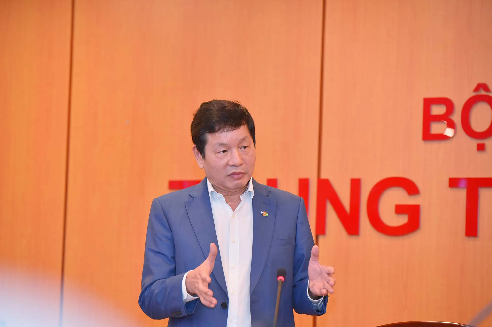 Bộ trưởng Bộ Tài chính tặng thưởng Bằng khen cho Công ty cổ phần FPT và Tập đoàn SOVICO