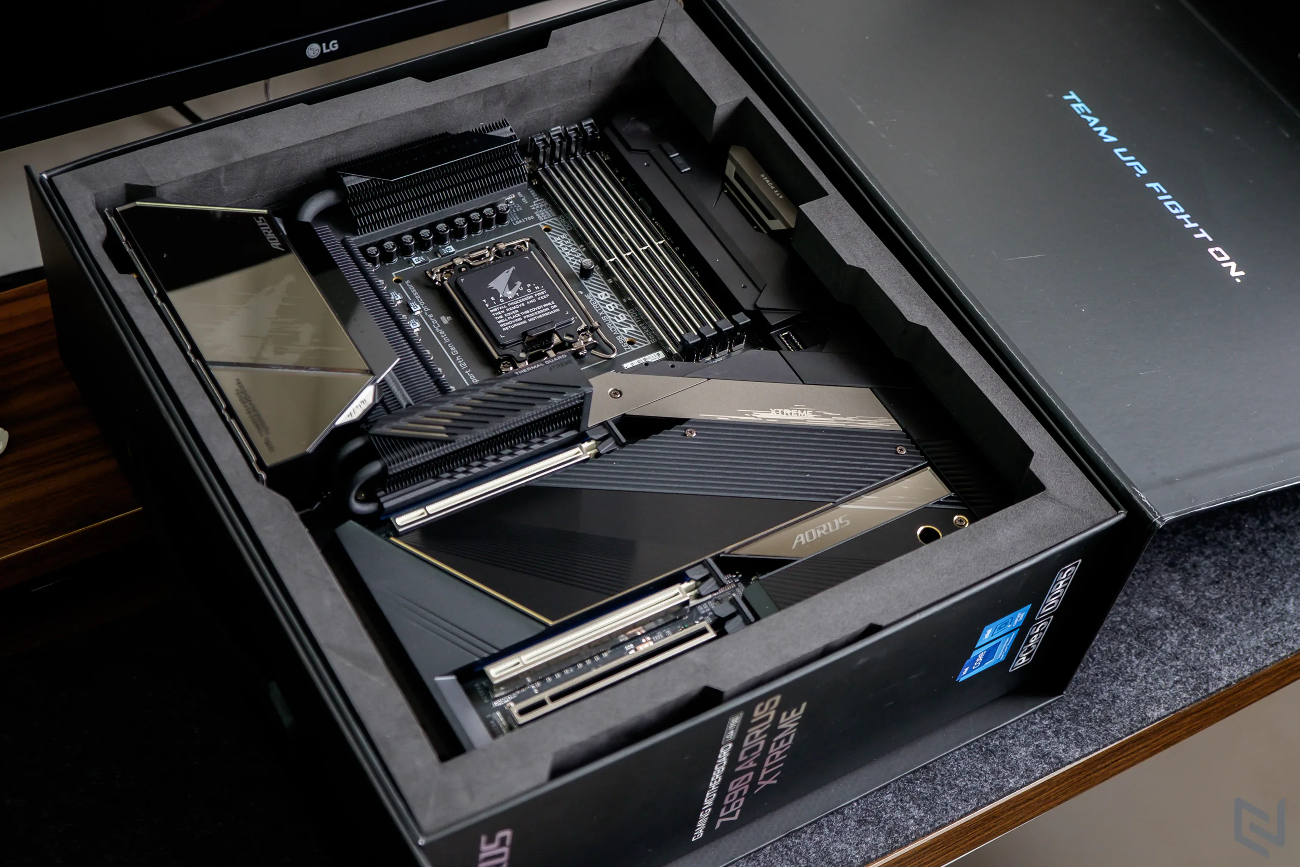 Mở hộp và trên tay bo mạch chủ Z690 AORUS XTREME từ GIGABYTE: Hỗ trợ Intel Core 12th mới nhất, tối thượng đúng nghĩa với dàn giáp chắc nịch
