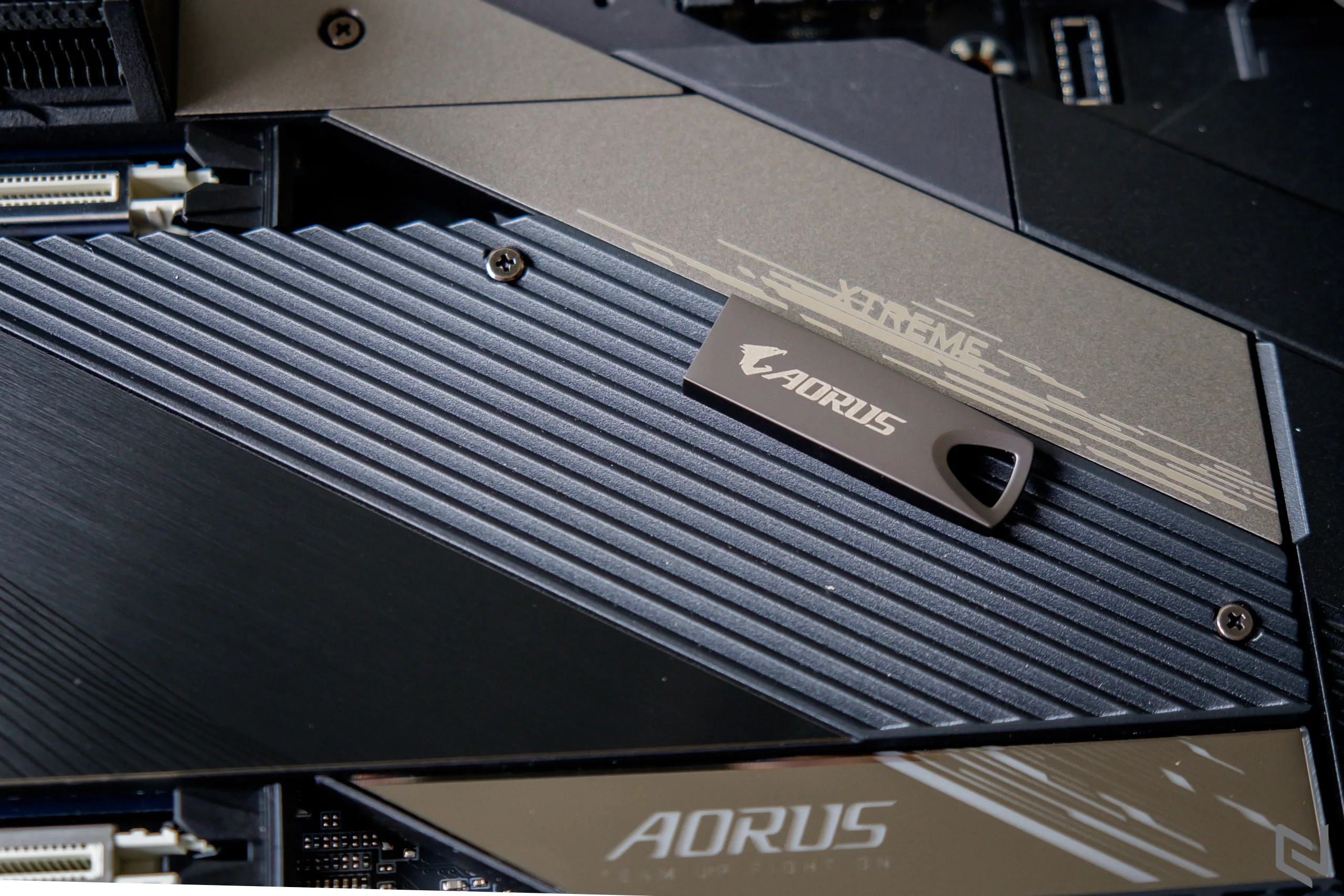 Mở hộp và trên tay bo mạch chủ Z690 AORUS XTREME từ GIGABYTE: Hỗ trợ Intel Core 12th mới nhất, tối thượng đúng nghĩa với dàn giáp chắc nịch