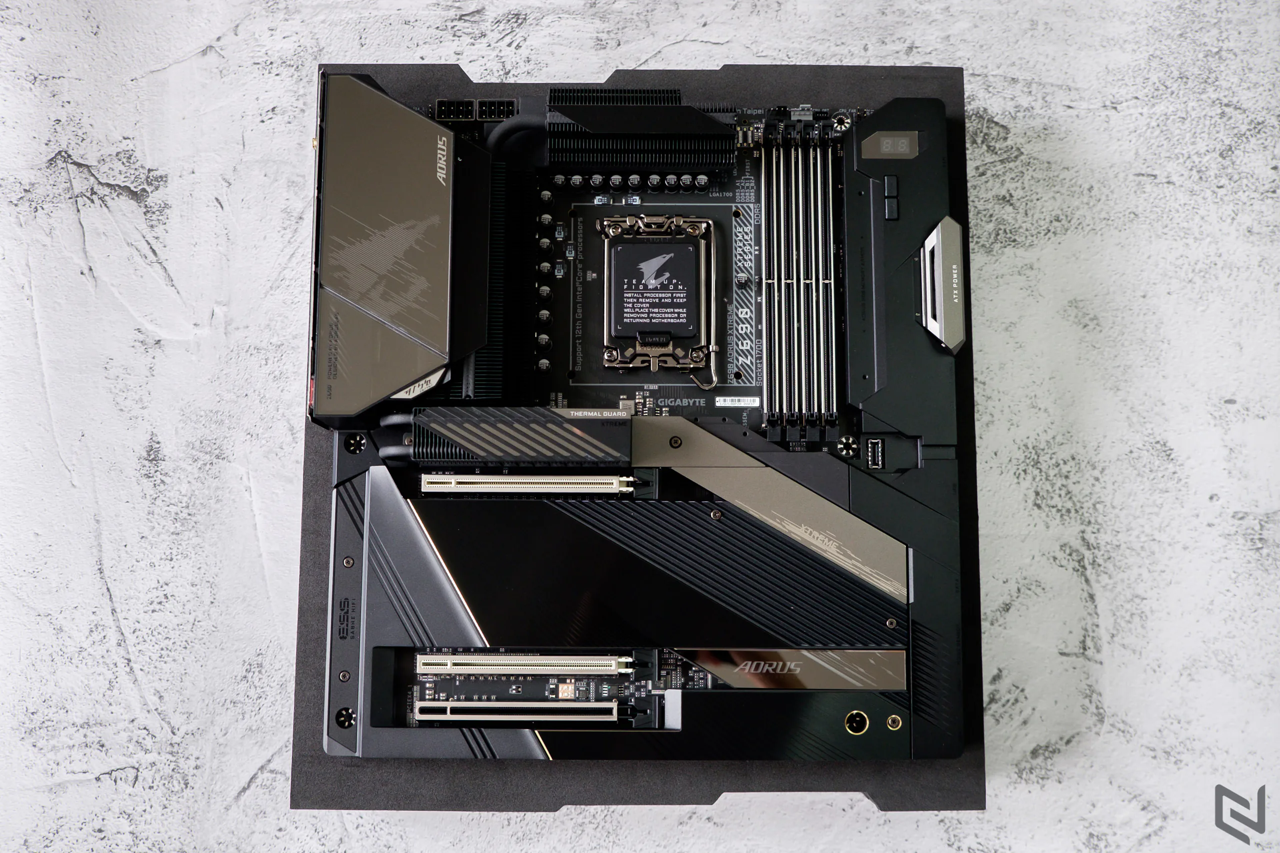 Mở hộp và trên tay bo mạch chủ Z690 AORUS XTREME từ GIGABYTE: Hỗ trợ Intel Core 12th mới nhất, tối thượng đúng nghĩa với dàn giáp chắc nịch