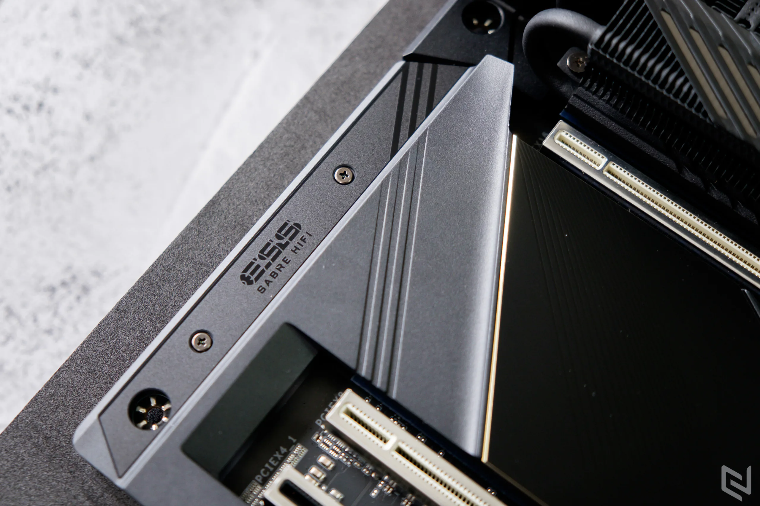 Mở hộp và trên tay bo mạch chủ Z690 AORUS XTREME từ GIGABYTE: Hỗ trợ Intel Core 12th mới nhất, tối thượng đúng nghĩa với dàn giáp chắc nịch