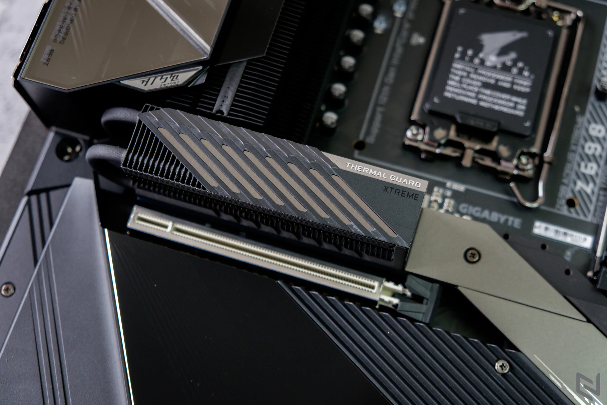 Mở hộp và trên tay bo mạch chủ Z690 AORUS XTREME từ GIGABYTE: Hỗ trợ Intel Core 12th mới nhất, tối thượng đúng nghĩa với dàn giáp chắc nịch