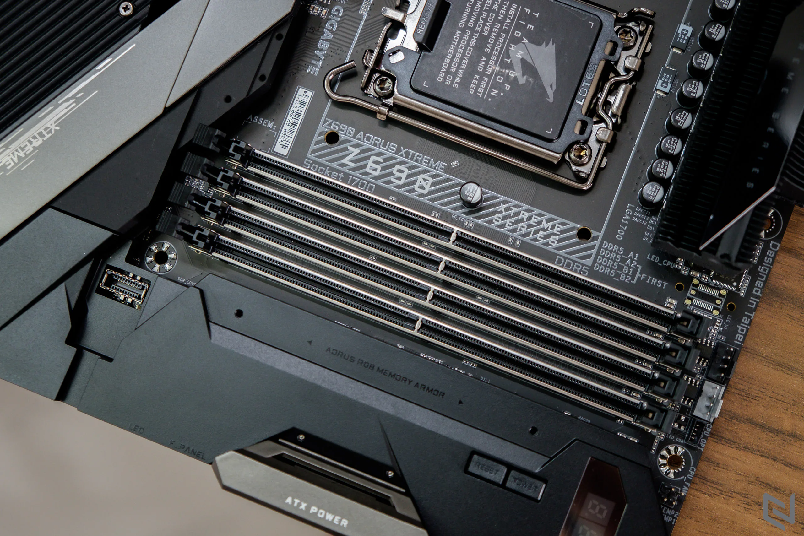 Mở hộp và trên tay bo mạch chủ Z690 AORUS XTREME từ GIGABYTE: Hỗ trợ Intel Core 12th mới nhất, tối thượng đúng nghĩa với dàn giáp chắc nịch