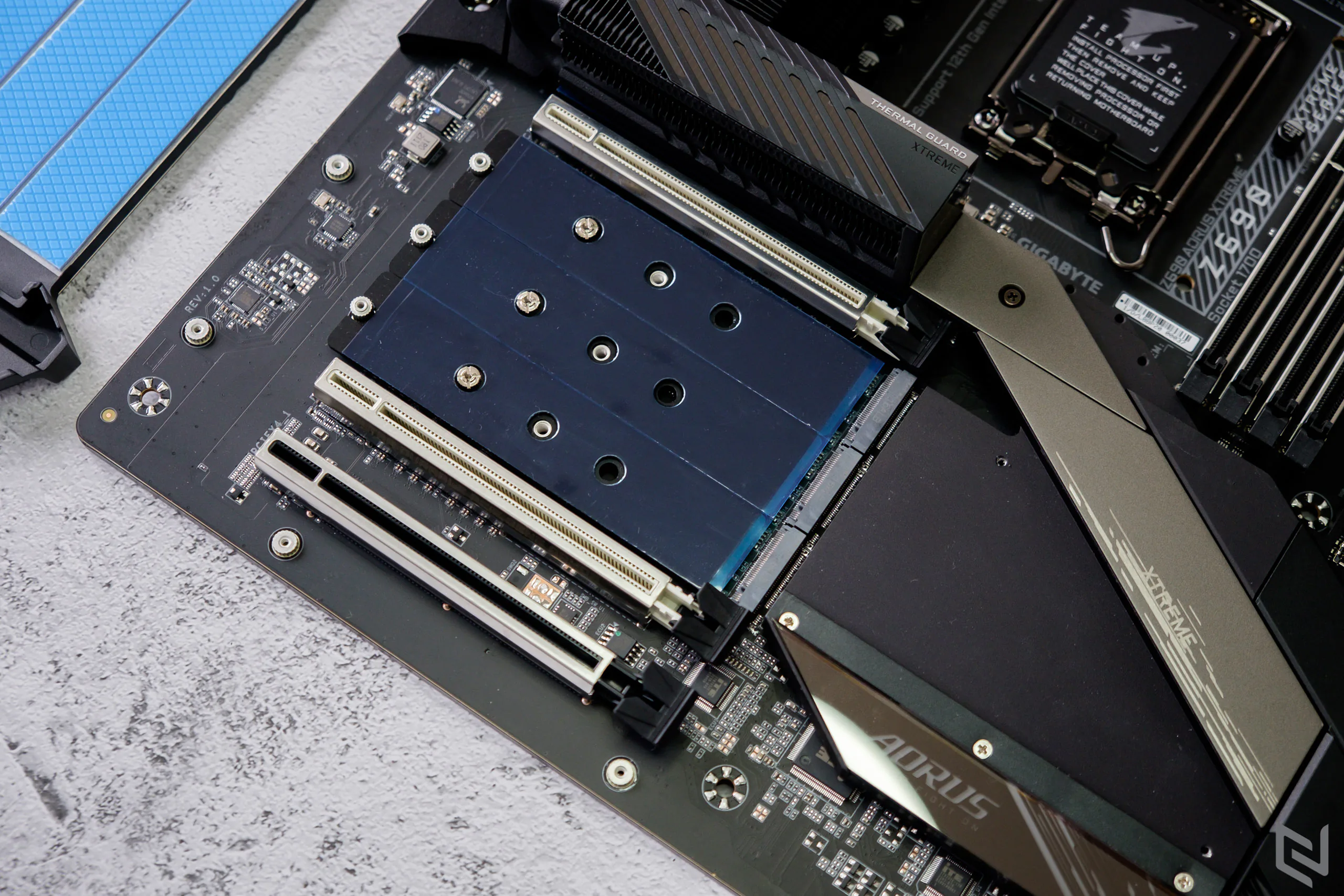 Mở hộp và trên tay bo mạch chủ Z690 AORUS XTREME từ GIGABYTE: Hỗ trợ Intel Core 12th mới nhất, tối thượng đúng nghĩa với dàn giáp chắc nịch