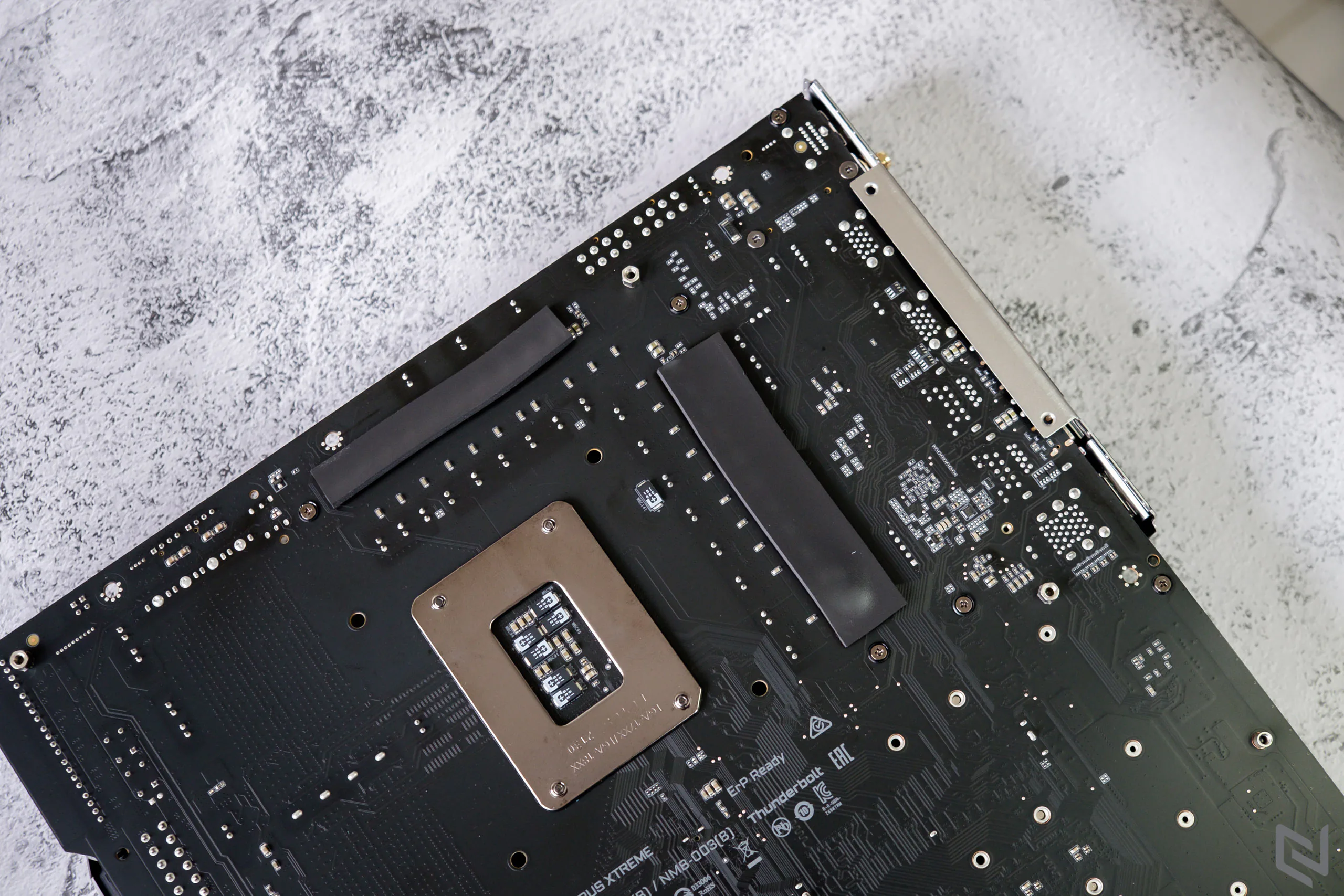 Mở hộp và trên tay bo mạch chủ Z690 AORUS XTREME từ GIGABYTE: Hỗ trợ Intel Core 12th mới nhất, tối thượng đúng nghĩa với dàn giáp chắc nịch