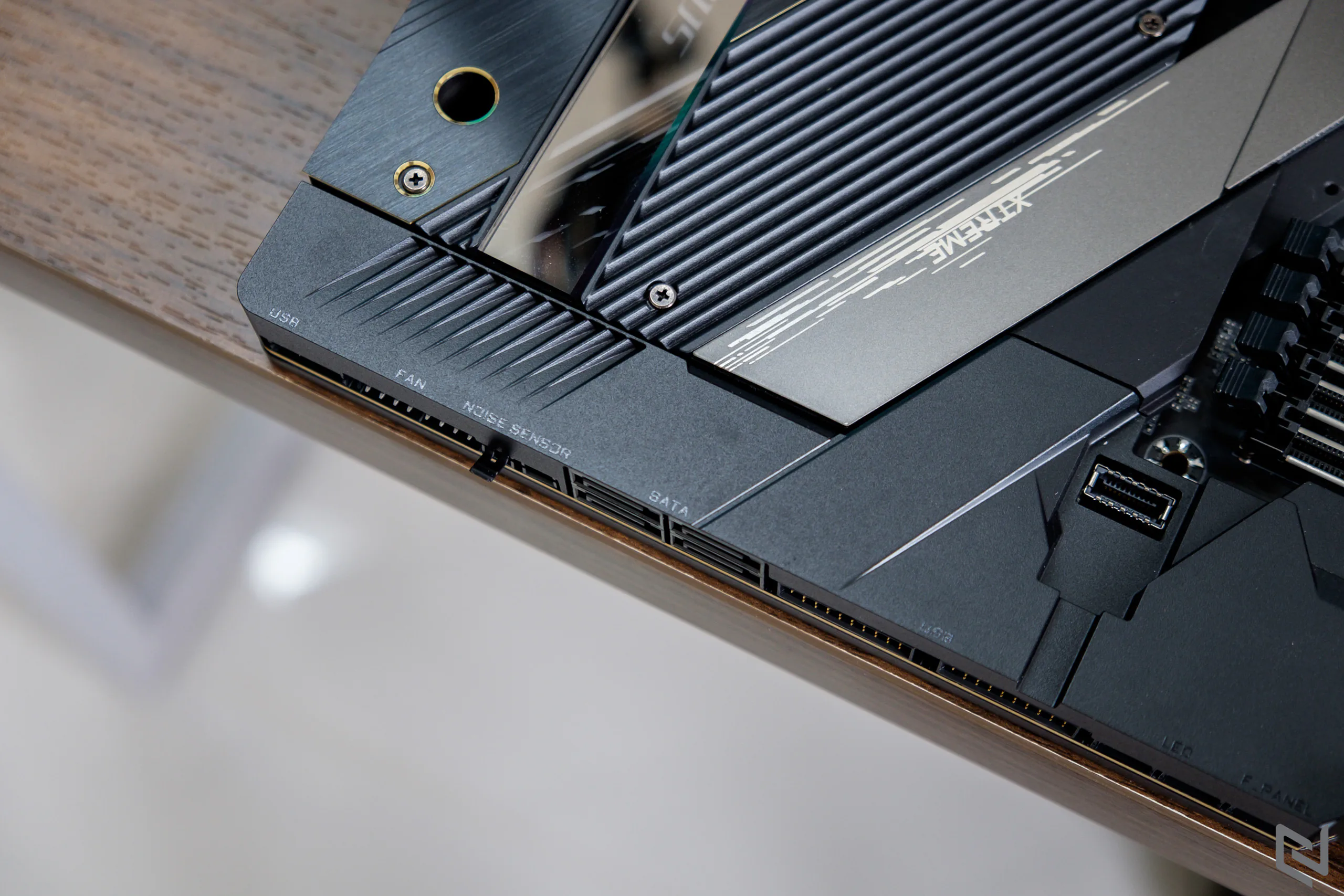 Mở hộp và trên tay bo mạch chủ Z690 AORUS XTREME từ GIGABYTE: Hỗ trợ Intel Core 12th mới nhất, tối thượng đúng nghĩa với dàn giáp chắc nịch