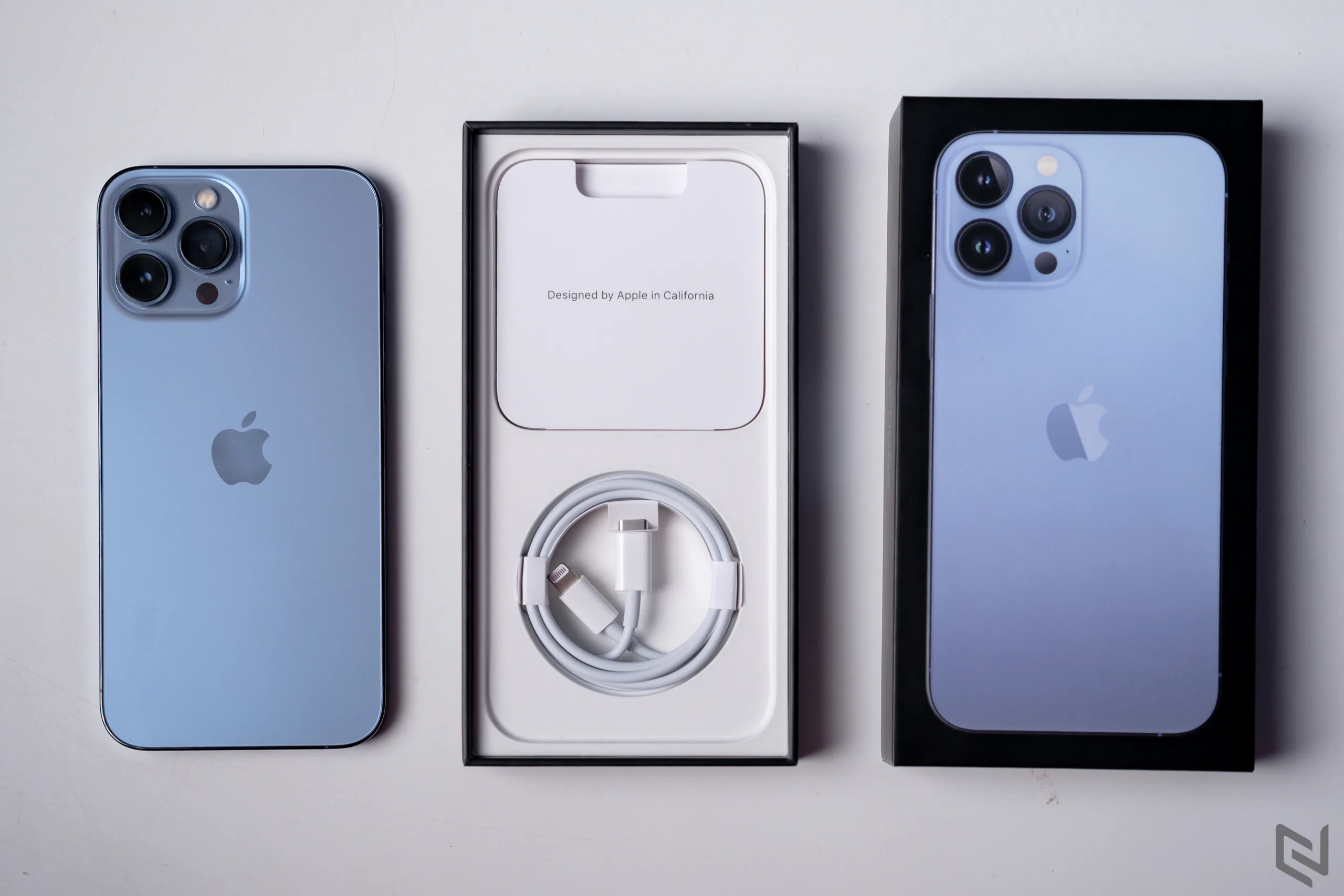 Mở hộp iPhone 13 Pro Max VN/A chính hãng CellphoneS màu Sierra Blue