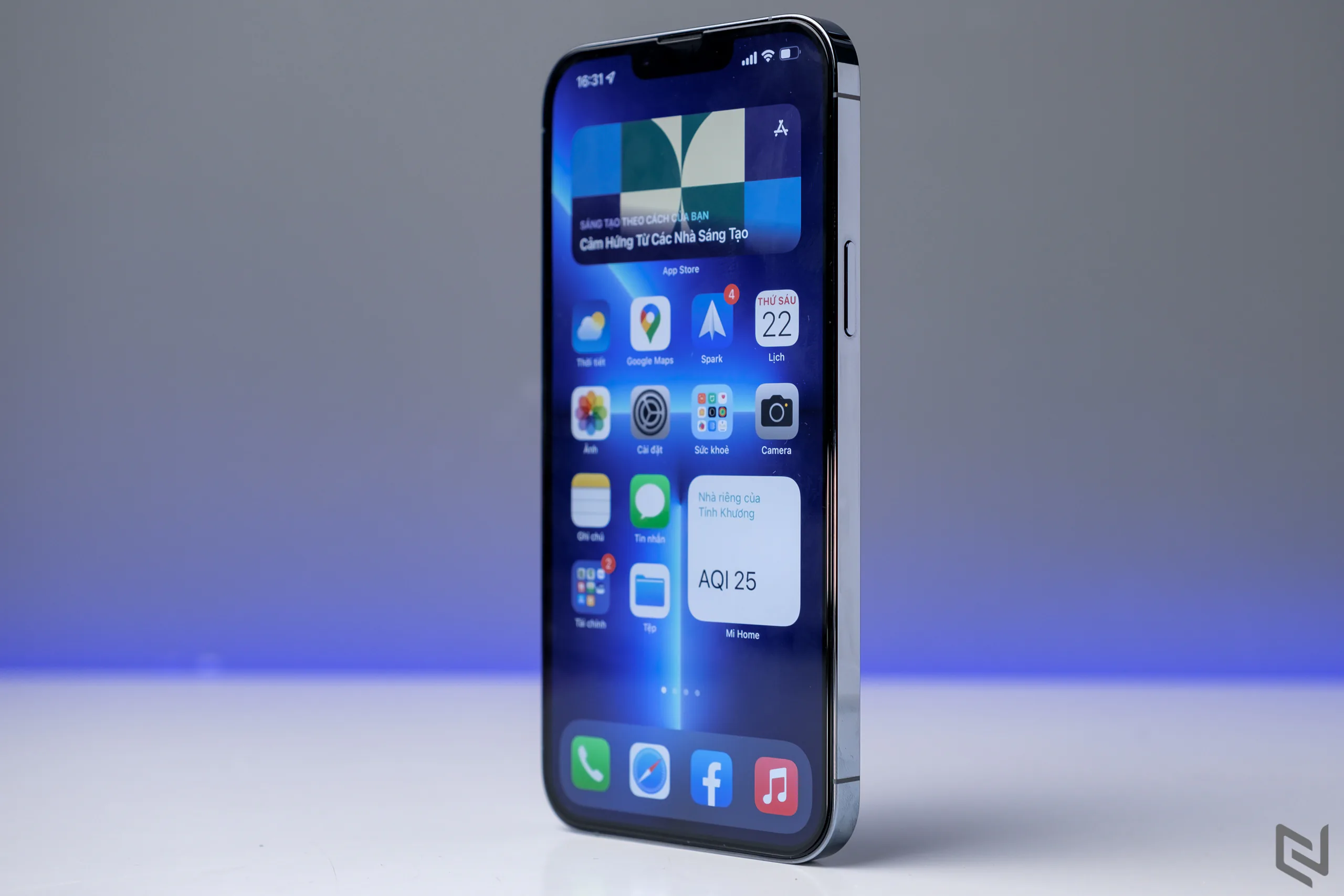 Mở hộp iPhone 13 Pro Max VN/A chính hãng CellphoneS màu Sierra Blue