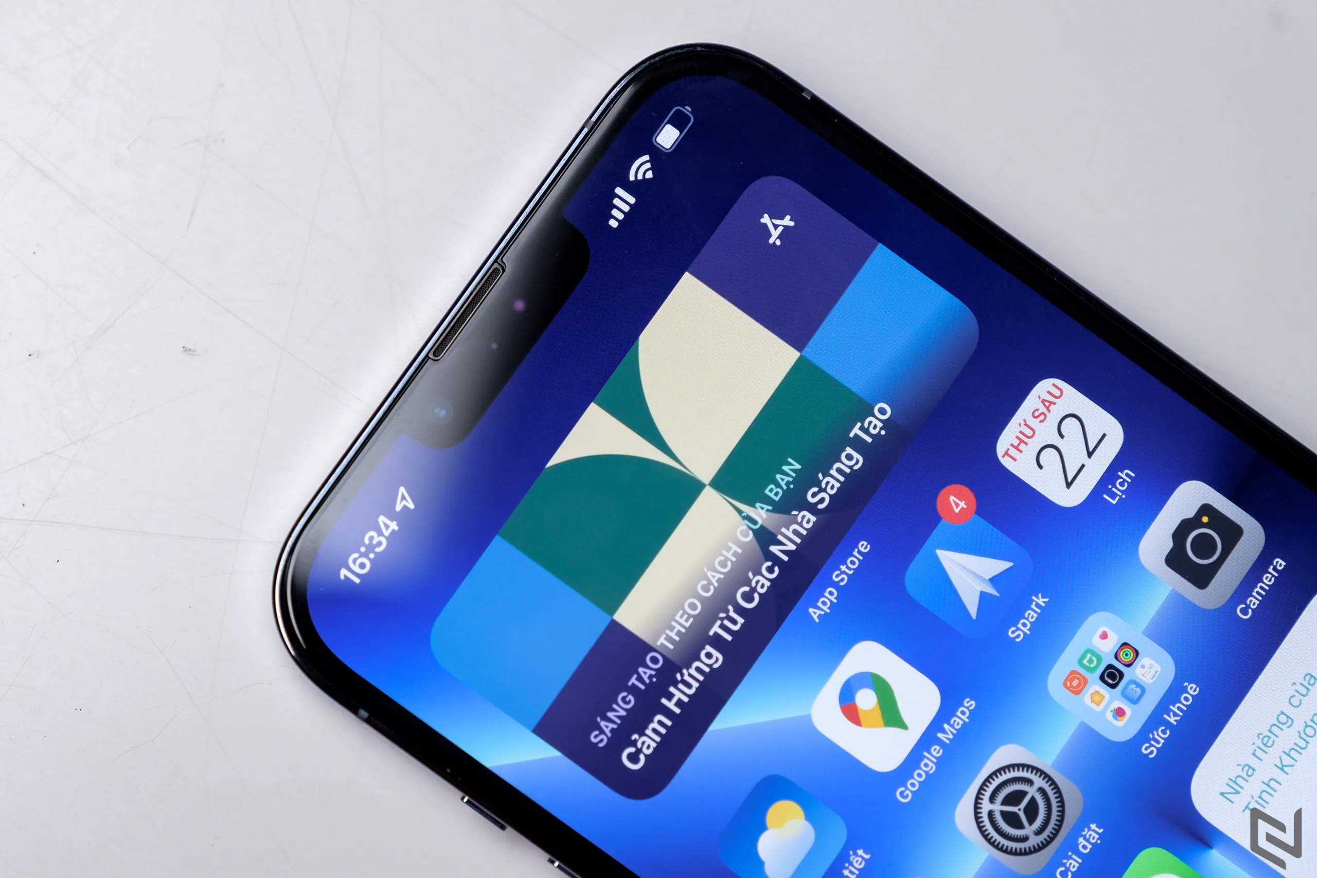 iPhone 14 Pro sắp tới có thể có camera đục lỗ và Face ID ẩn dưới màn hình