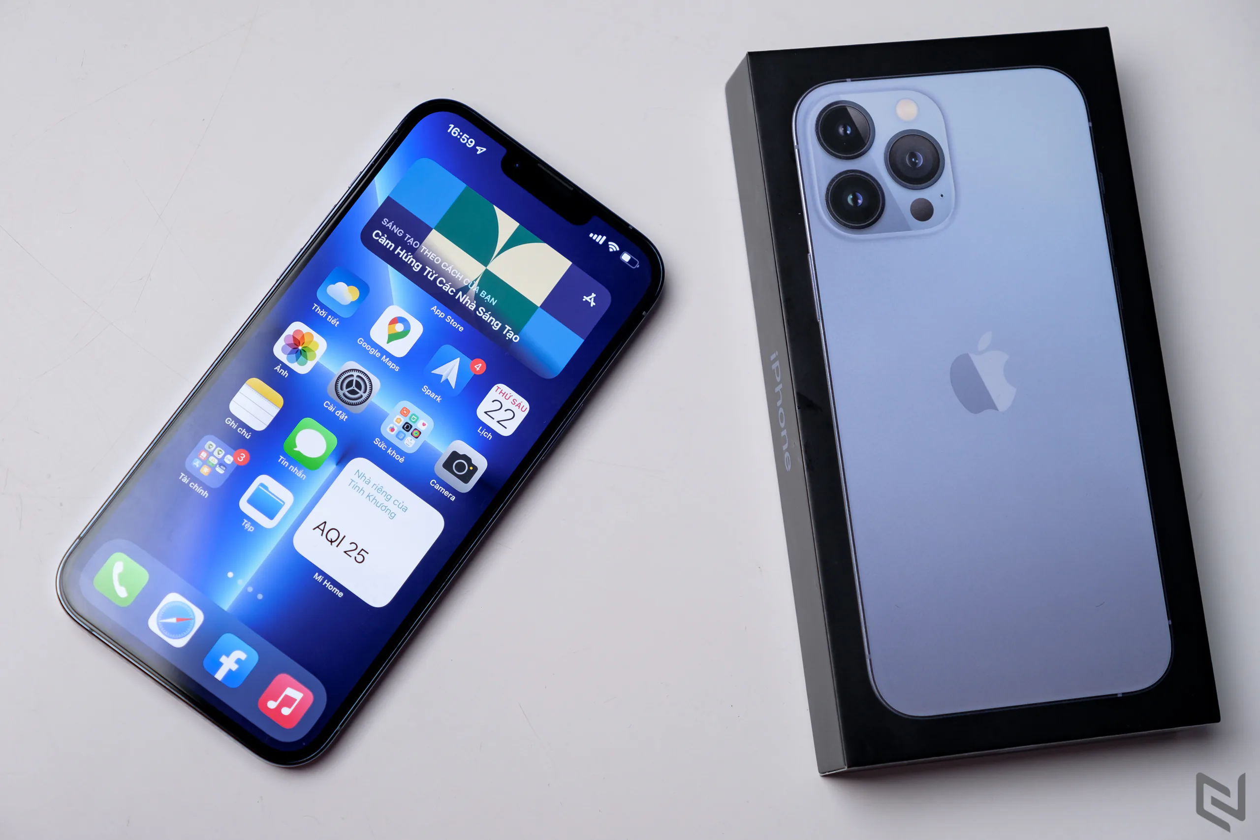 Mở hộp iPhone 13 Pro Max VN/A chính hãng CellphoneS màu Sierra Blue