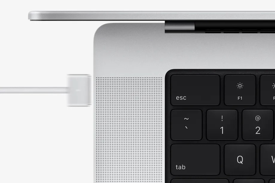 Apple mang sạc Magsafe 3 trở lại với MacBook Pro mới