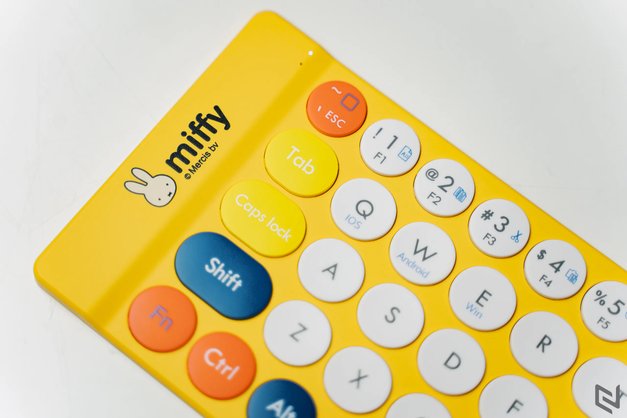 Đánh giá bàn phím MIPOW Mini Slim-Fold: Mỏng 3.5mm, gập lại được, tiện dụng và thú vị