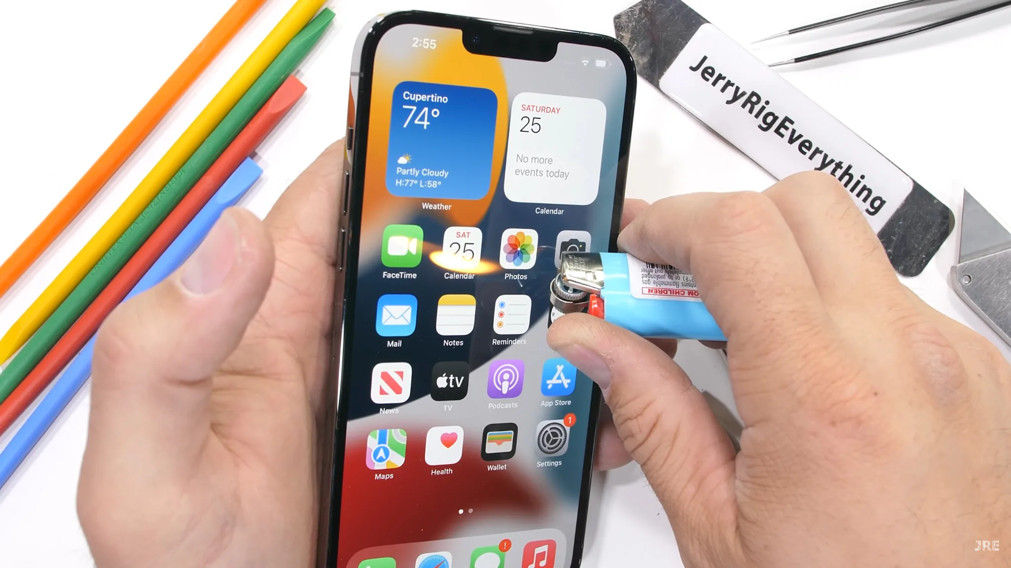 Kiểm tra độ bền iPhone 13 Pro Max: Smartphone cao cấp cứng cáp nhất hiện tại trên thị trường.