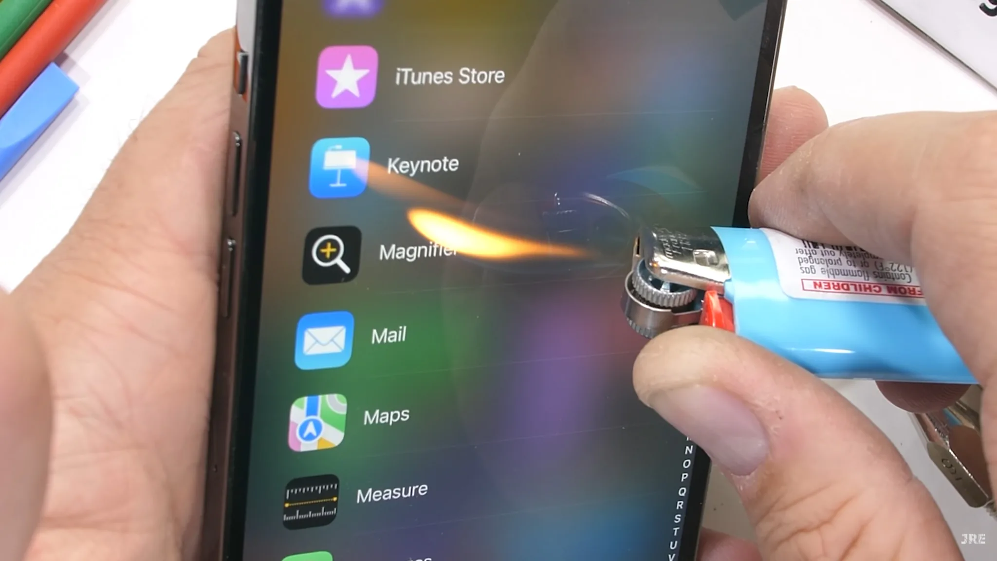 Kiểm tra độ bền iPhone 13 Pro Max: Smartphone cao cấp cứng cáp nhất hiện tại trên thị trường.