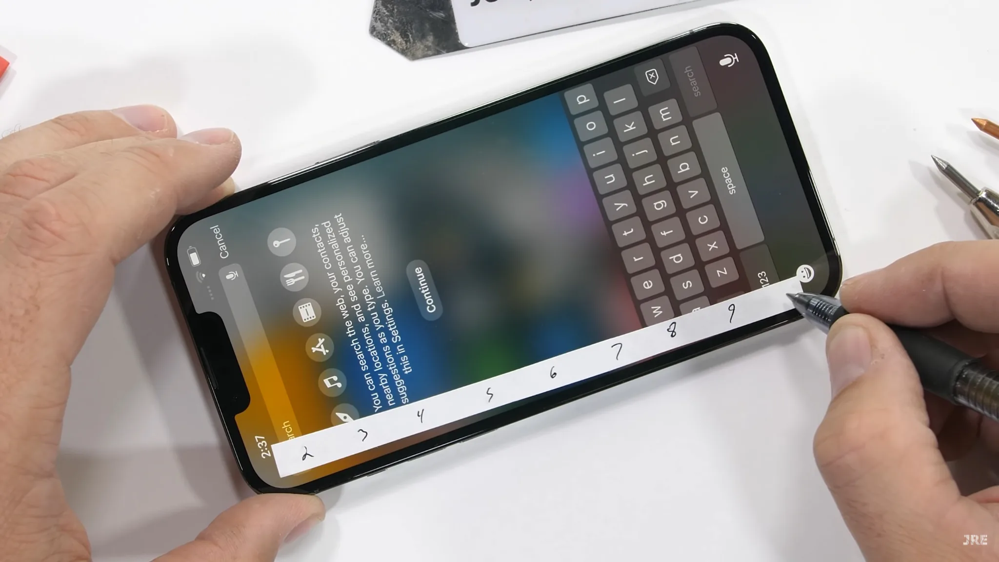 Kiểm tra độ bền iPhone 13 Pro Max: Smartphone cao cấp cứng cáp nhất hiện tại trên thị trường.