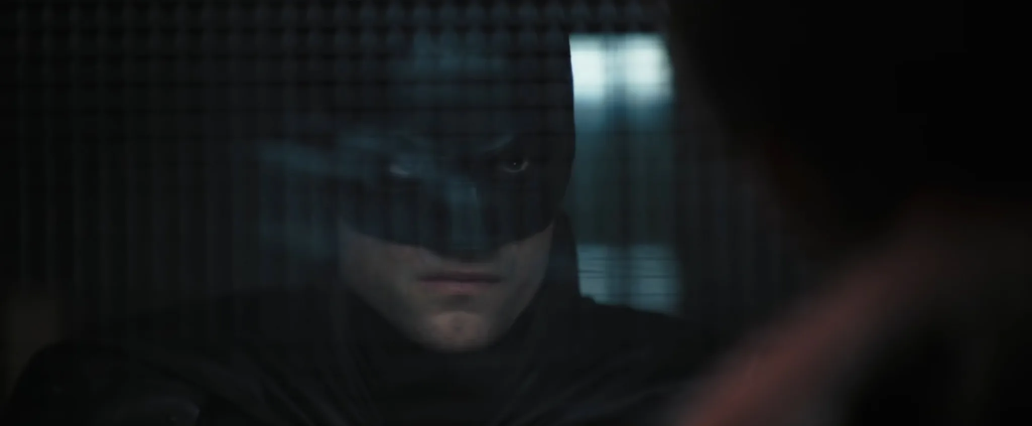 Warner Bros. tung trailer The Batman với loạt kẻ thù đáng gờm The Riddle, Mr. Penguin