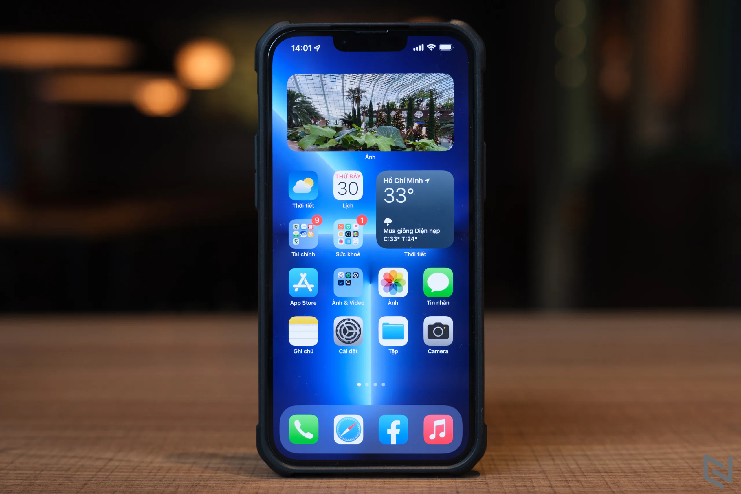 Trên tay ốp lưng UAG iPhone 13 Pro Max Metropolis LT giá 1,150,000 VND, vật liệu Kevlar cho cảm giác cầm cực tốt