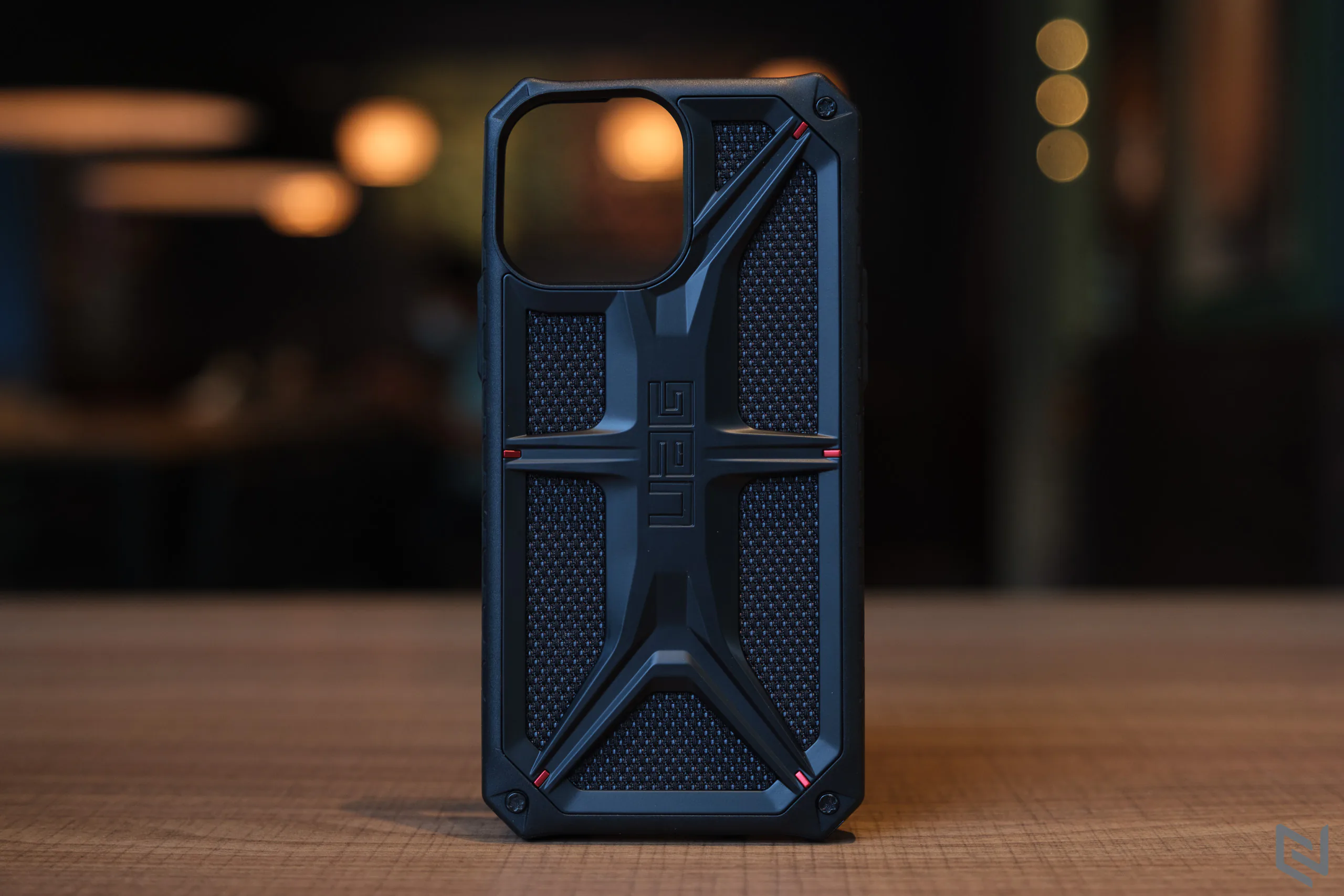 Trên tay ốp lưng UAG iPhone 13 Pro Max Monarch Kevlar, chiếc ốp lưng cực xịn giá 1,700,000 VND