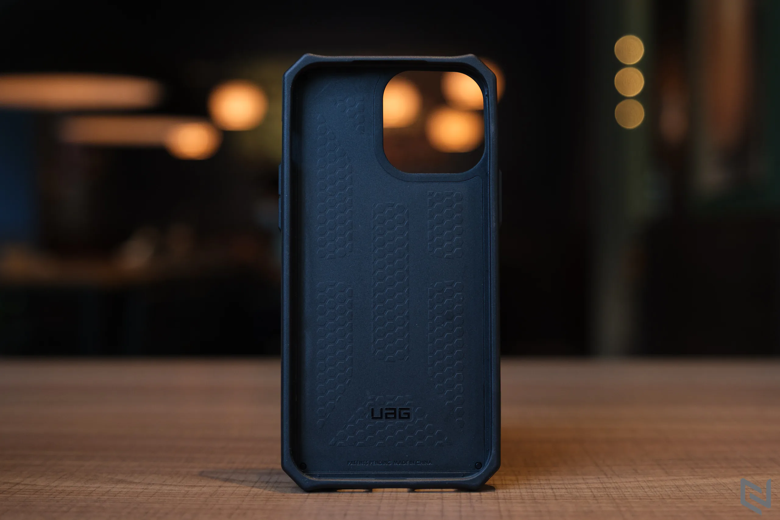 Trên tay ốp lưng UAG iPhone 13 Pro Max Monarch Kevlar, chiếc ốp lưng cực xịn giá 1,700,000 VND