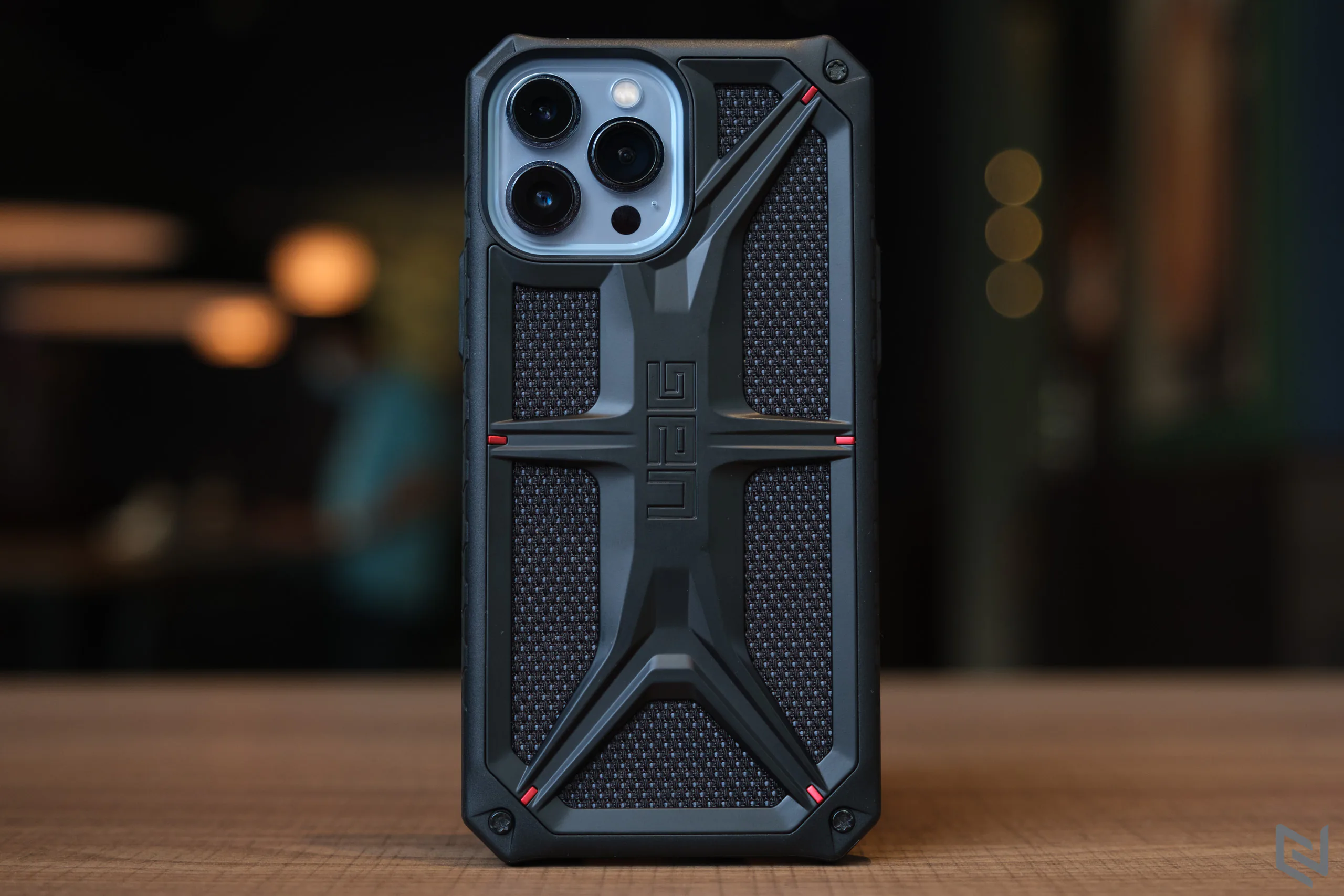 Trên tay ốp lưng UAG iPhone 13 Pro Max Monarch Kevlar, chiếc ốp lưng cực xịn giá 1,700,000 VND