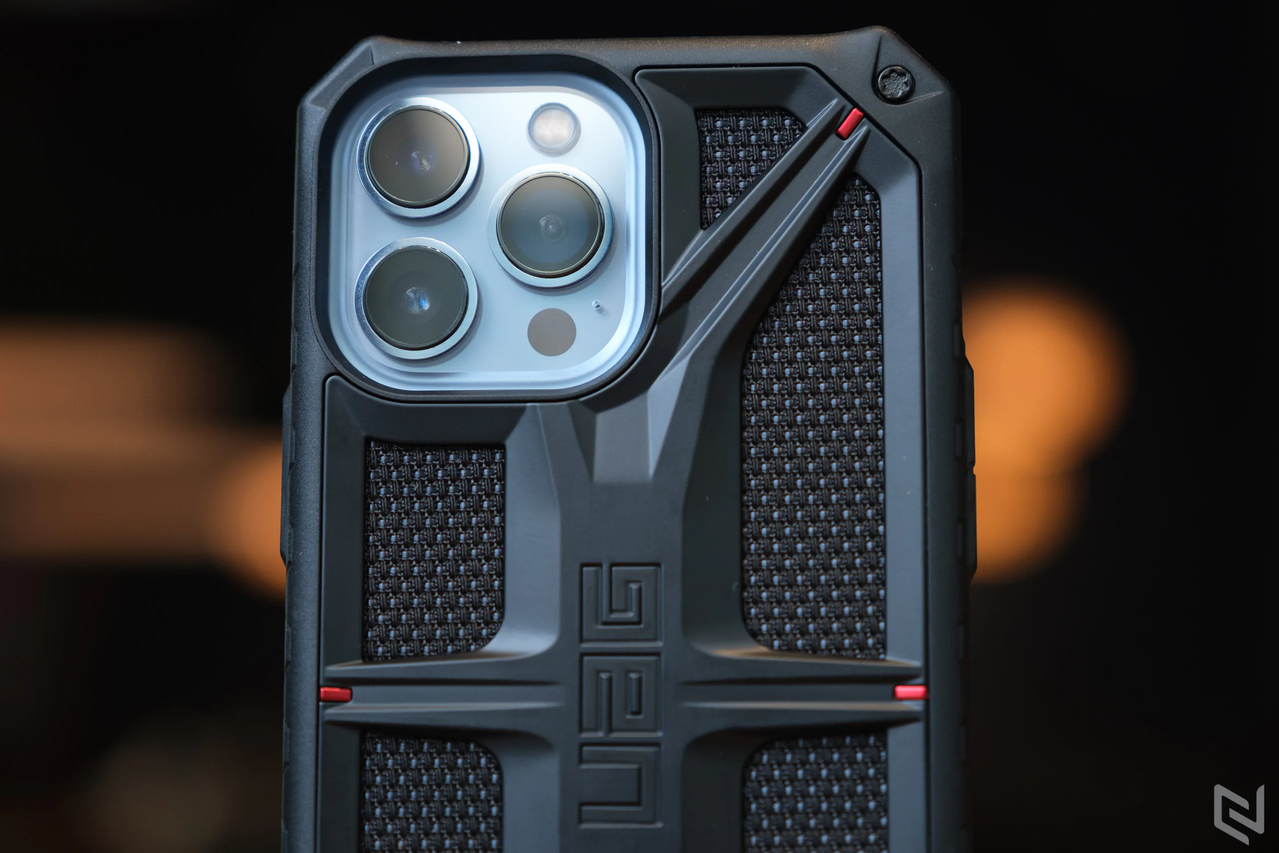 Trên tay ốp lưng UAG iPhone 13 Pro Max Monarch Kevlar, chiếc ốp lưng cực xịn giá 1,700,000 VND