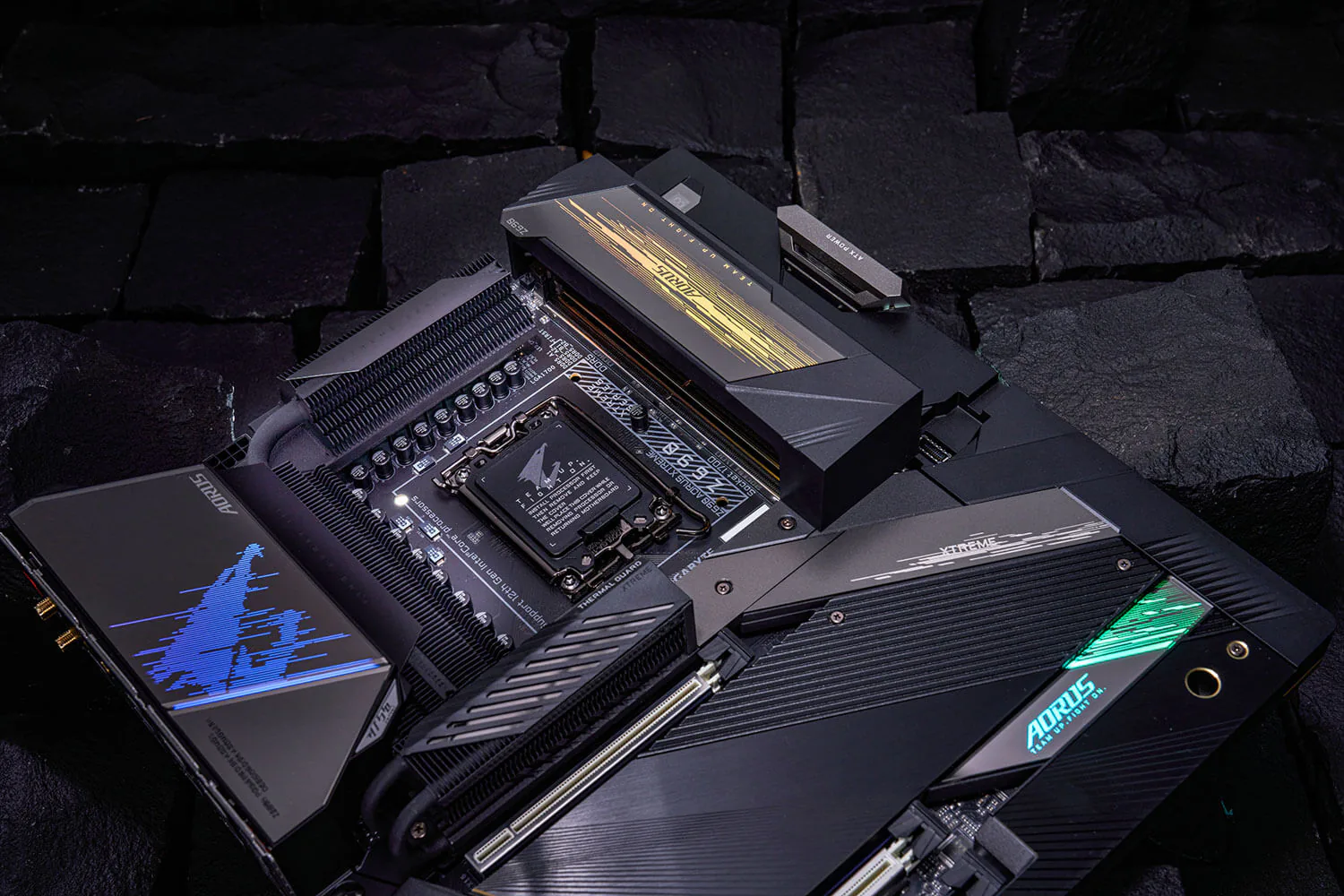 GIGABYTE ra mắt bo mạch chủ Z690 AORUS