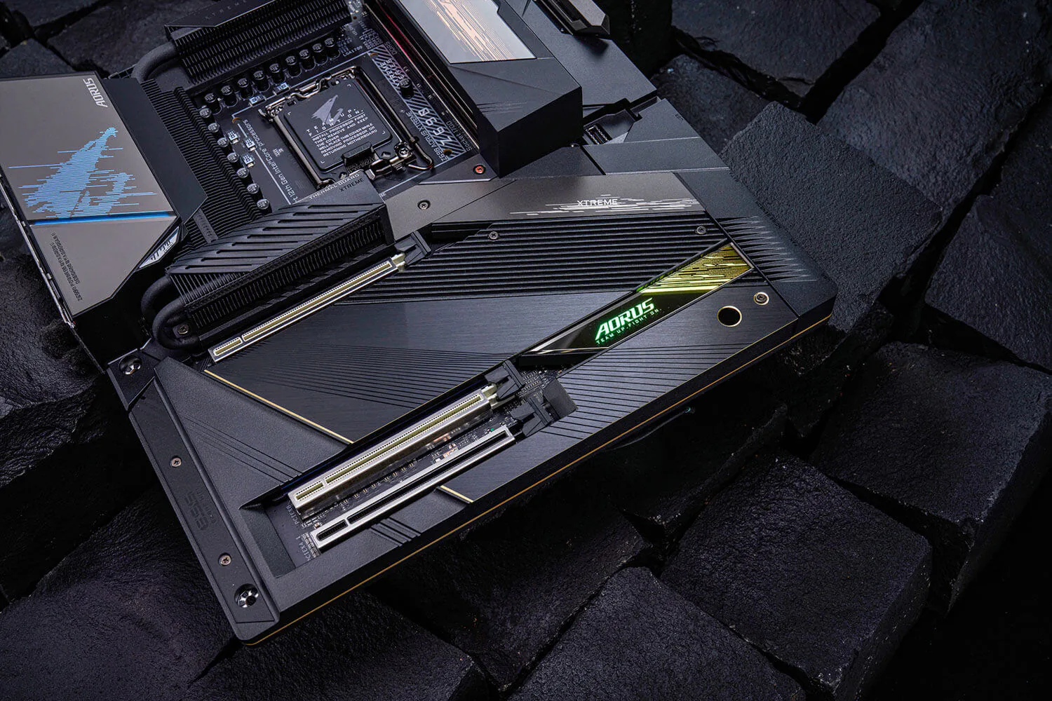 GIGABYTE ra mắt bo mạch chủ Z690 AORUS