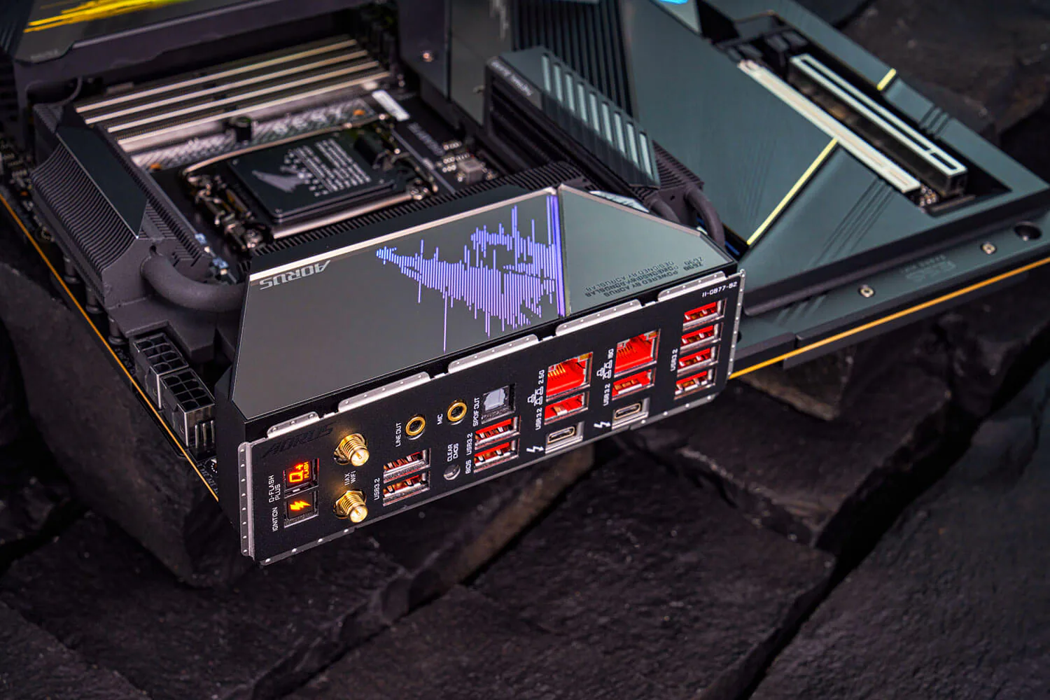 GIGABYTE ra mắt bo mạch chủ Z690 AORUS