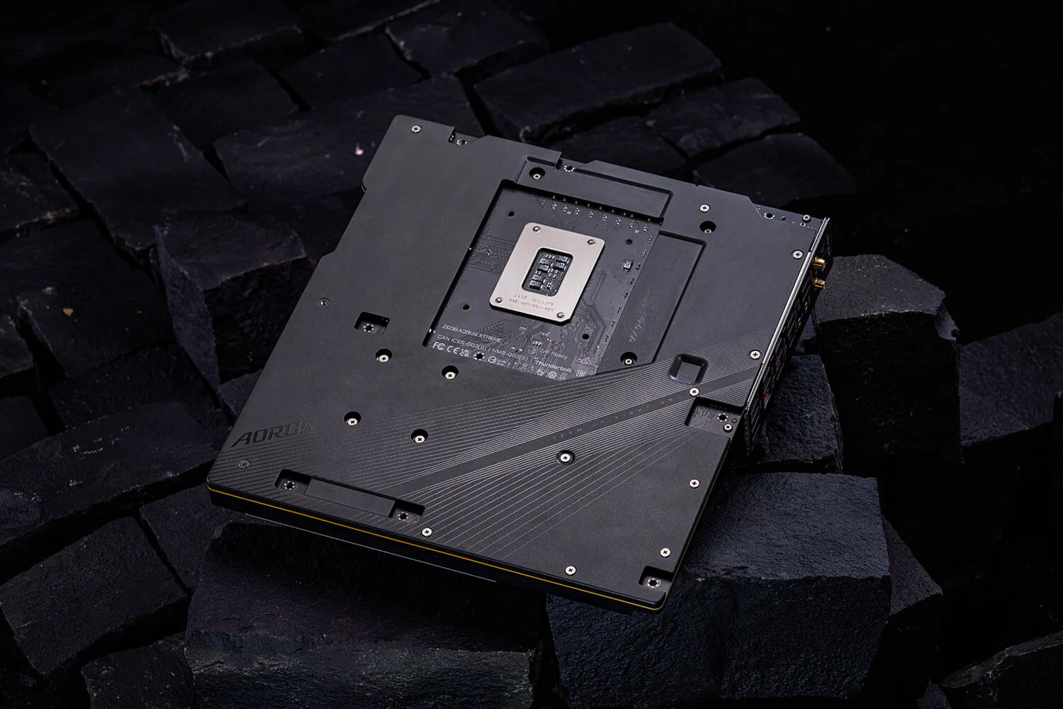 GIGABYTE ra mắt bo mạch chủ Z690 AORUS